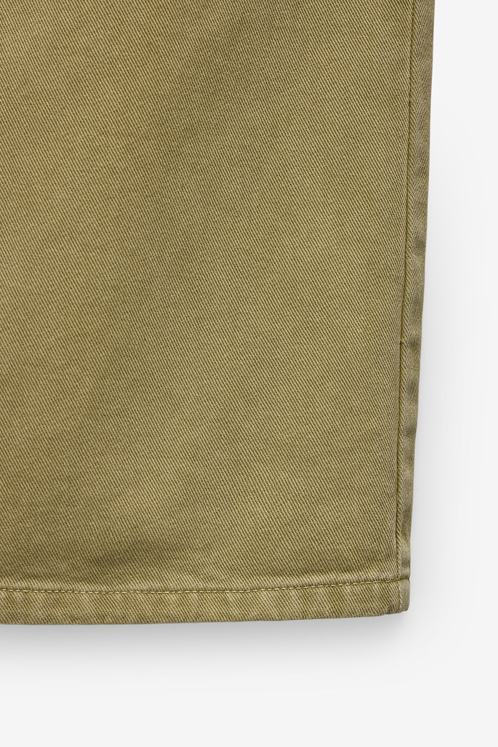 CALÇAS EM SARJA GARMENT DYE