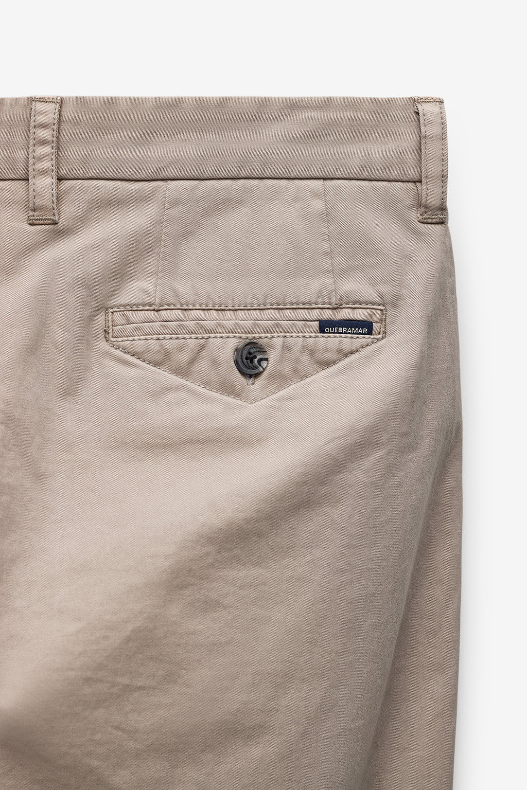 CALÇAS CHINO TAPERED FIT COM PINÇAS