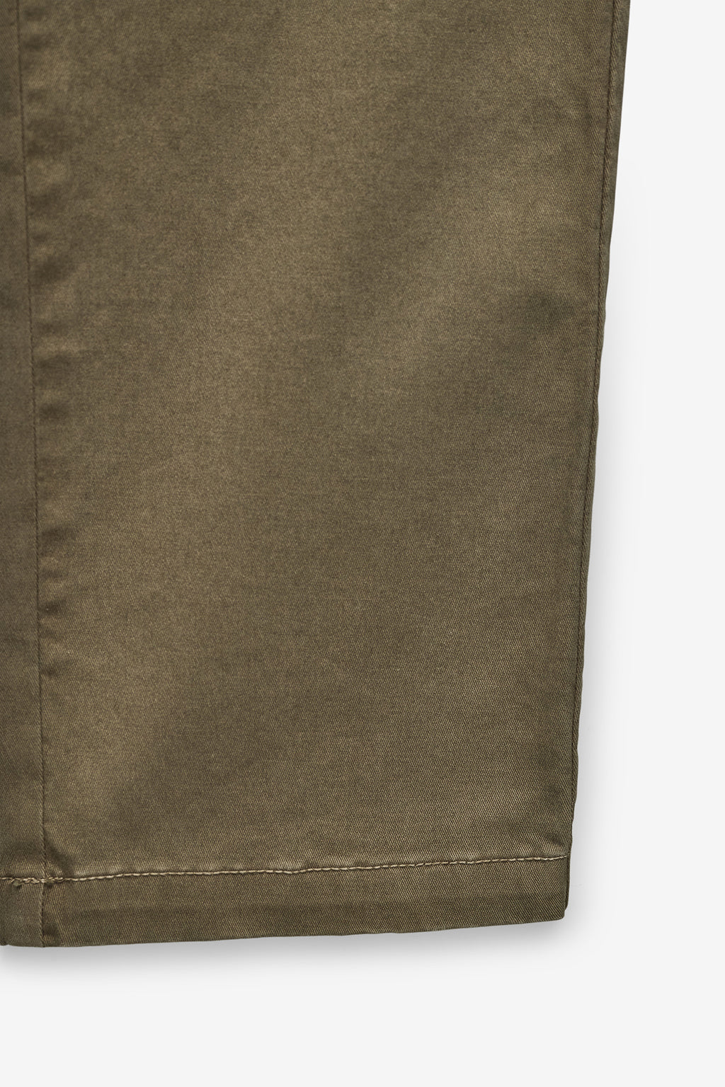 CALÇAS CHINO TAPERED FIT COM PINÇAS