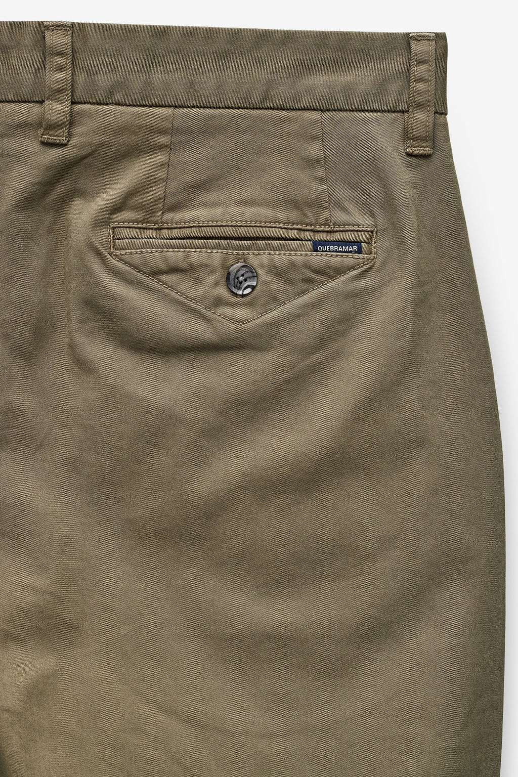 CALÇAS CHINO TAPERED FIT COM PINÇAS