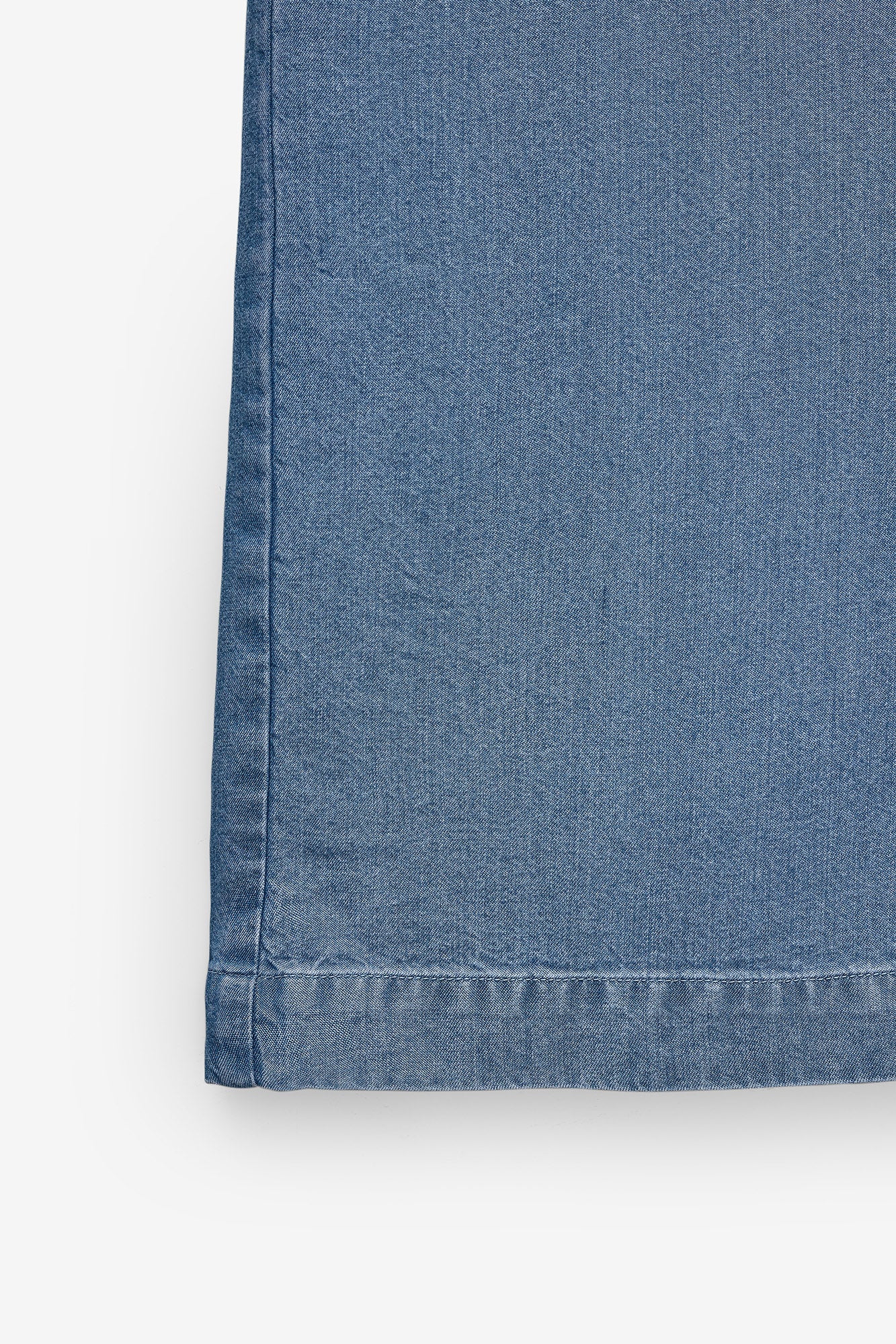 CALÇAS EM CHAMBRAY COM ELÁSTICO NA CINTURA