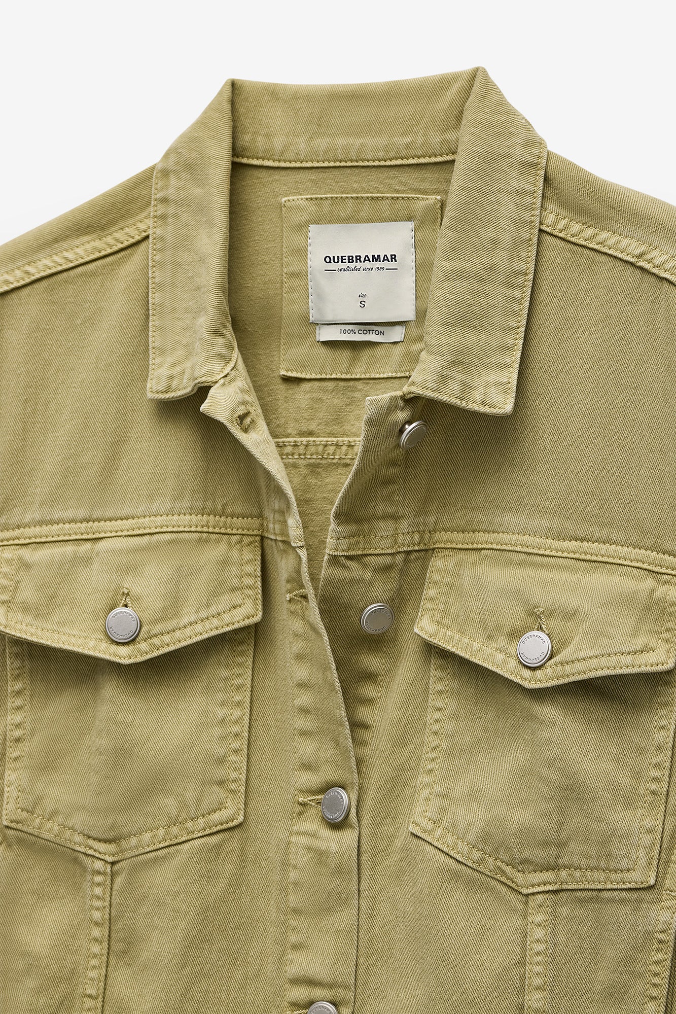 CASACO CURTO COM BOLSOS EM SARJA