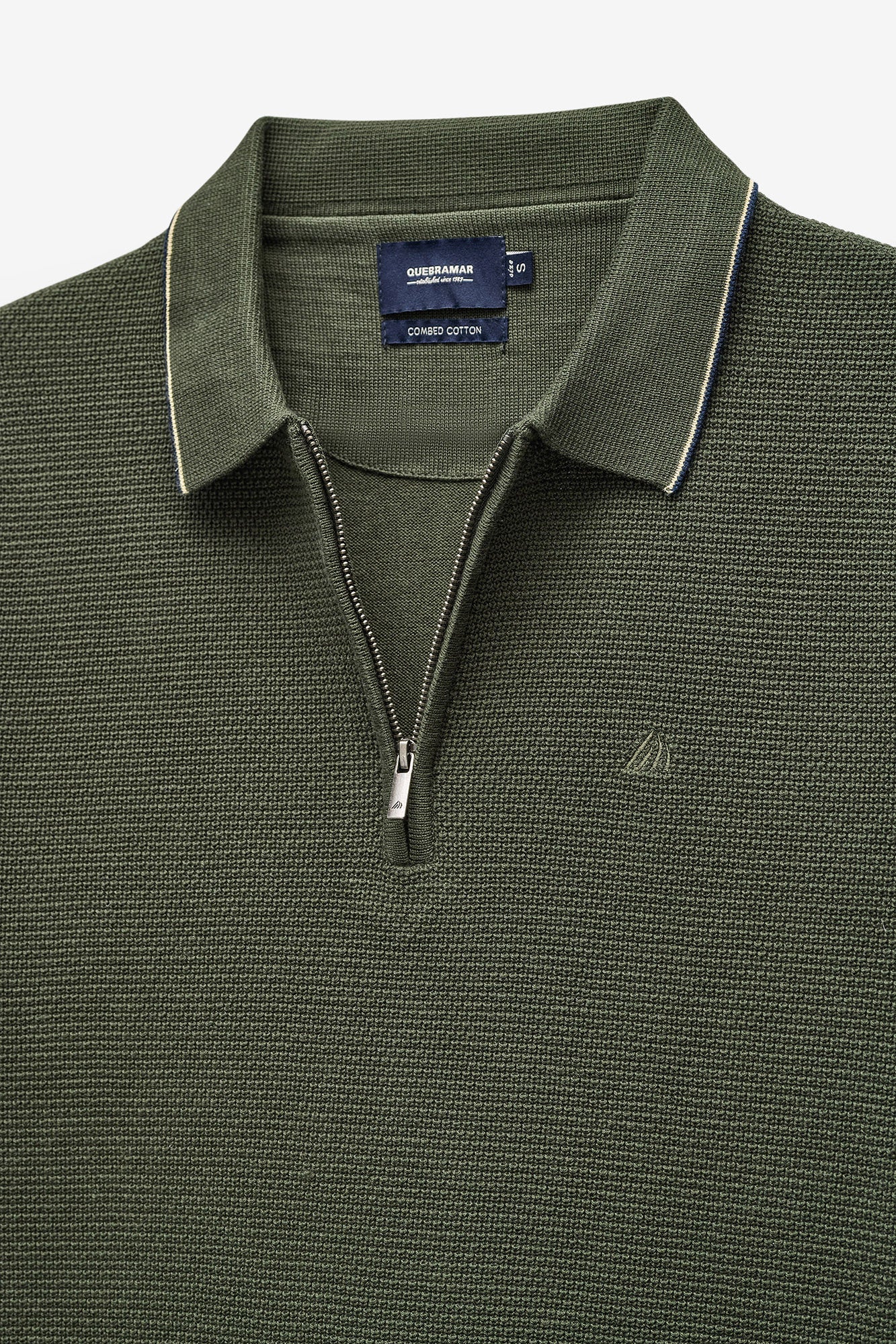 CAMISOLA COM GOLA DE POLO