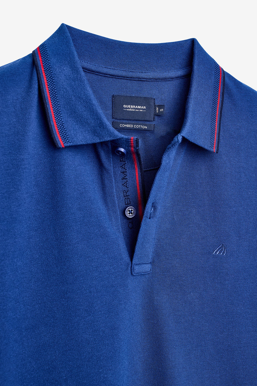 POLO PIQUÉ CON RAYAS EN EL CUELLO