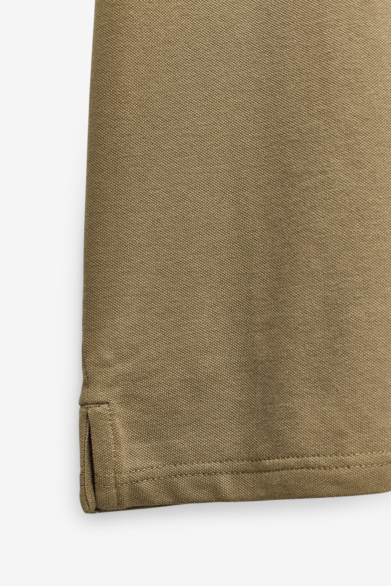POLO SLIM FIT EM PIQUET COM FECHO