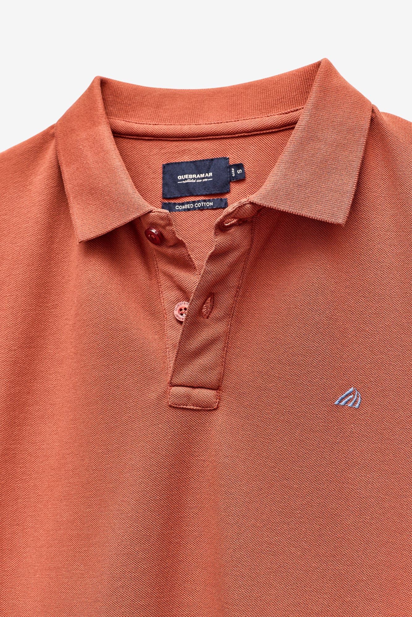 POLO PIQUET COM LOGO EM CONTRASTE