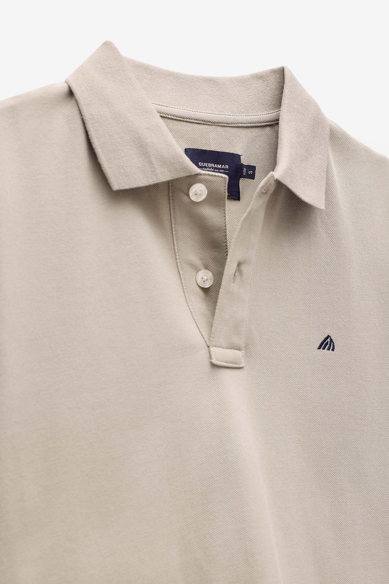 POLO BÁSICO COM LOGO A CONTRASTE