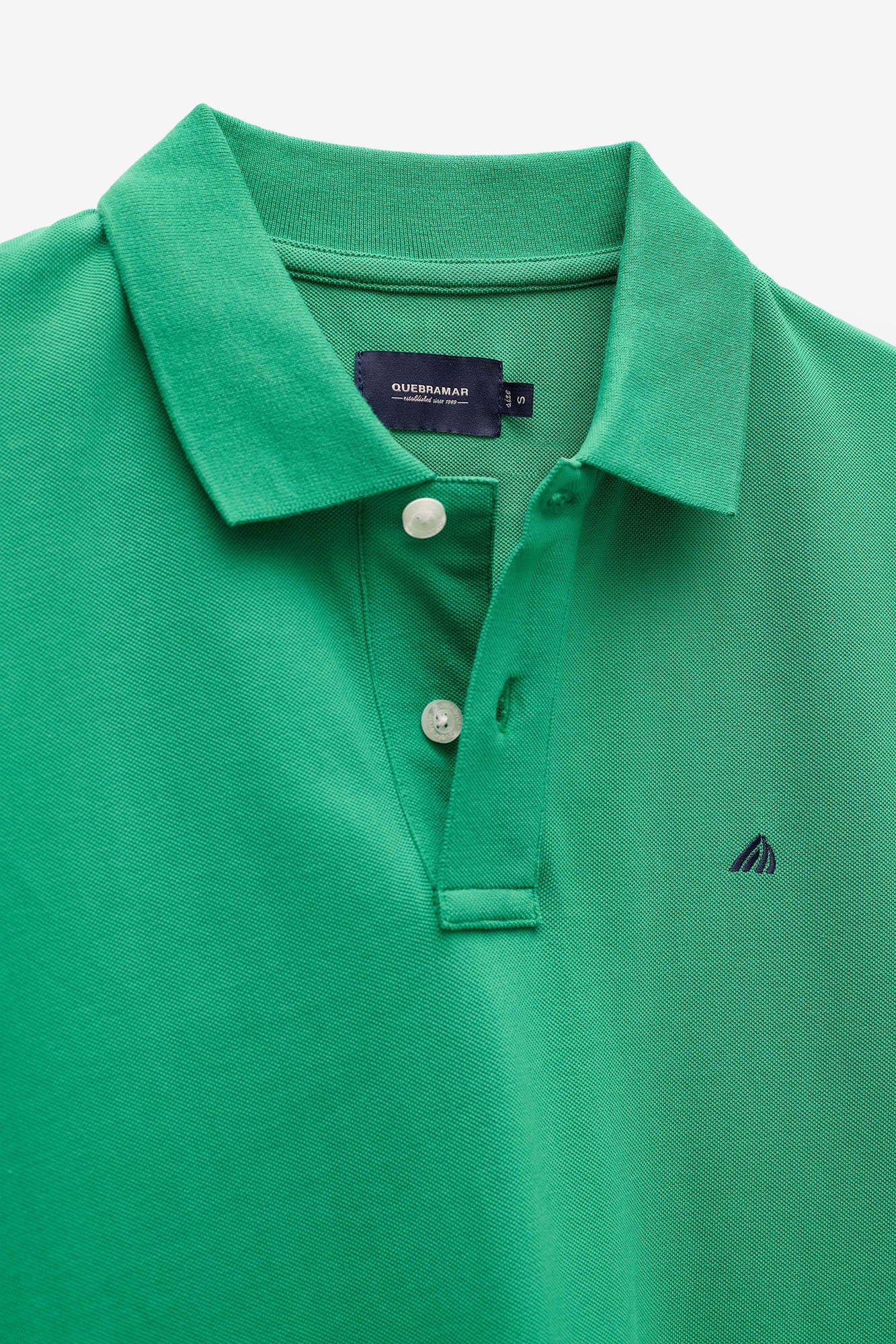 POLO BÁSICO COM LOGO A CONTRASTE