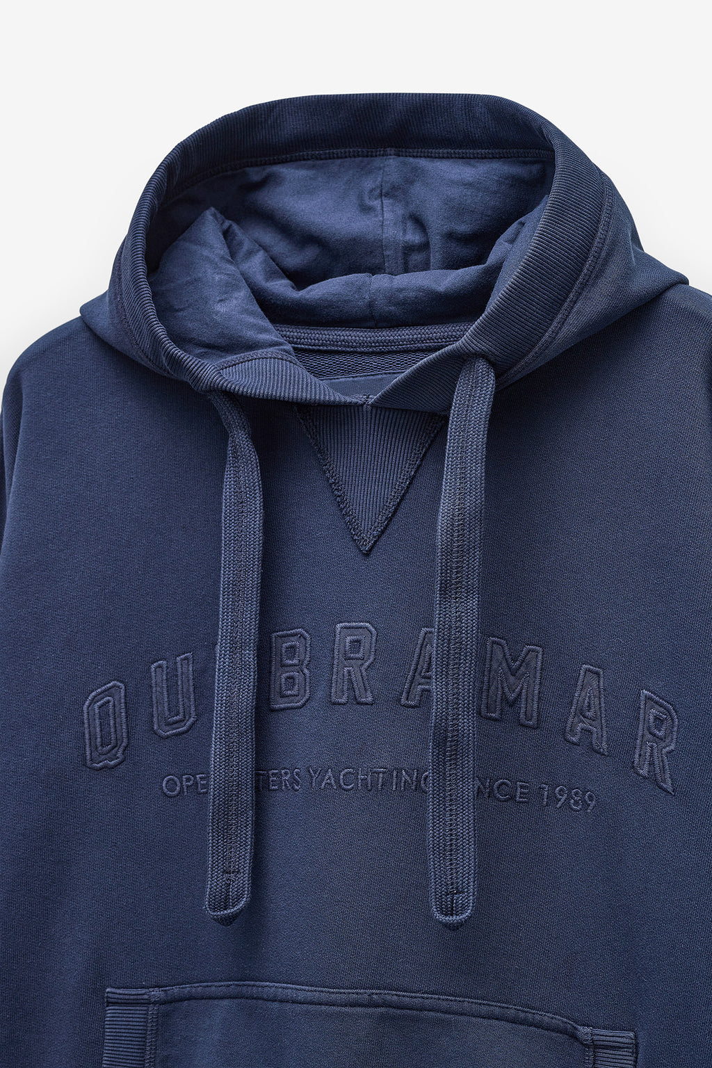 SUDADERA CON CAPUCHA Y BORDADO QUEBRAMAR