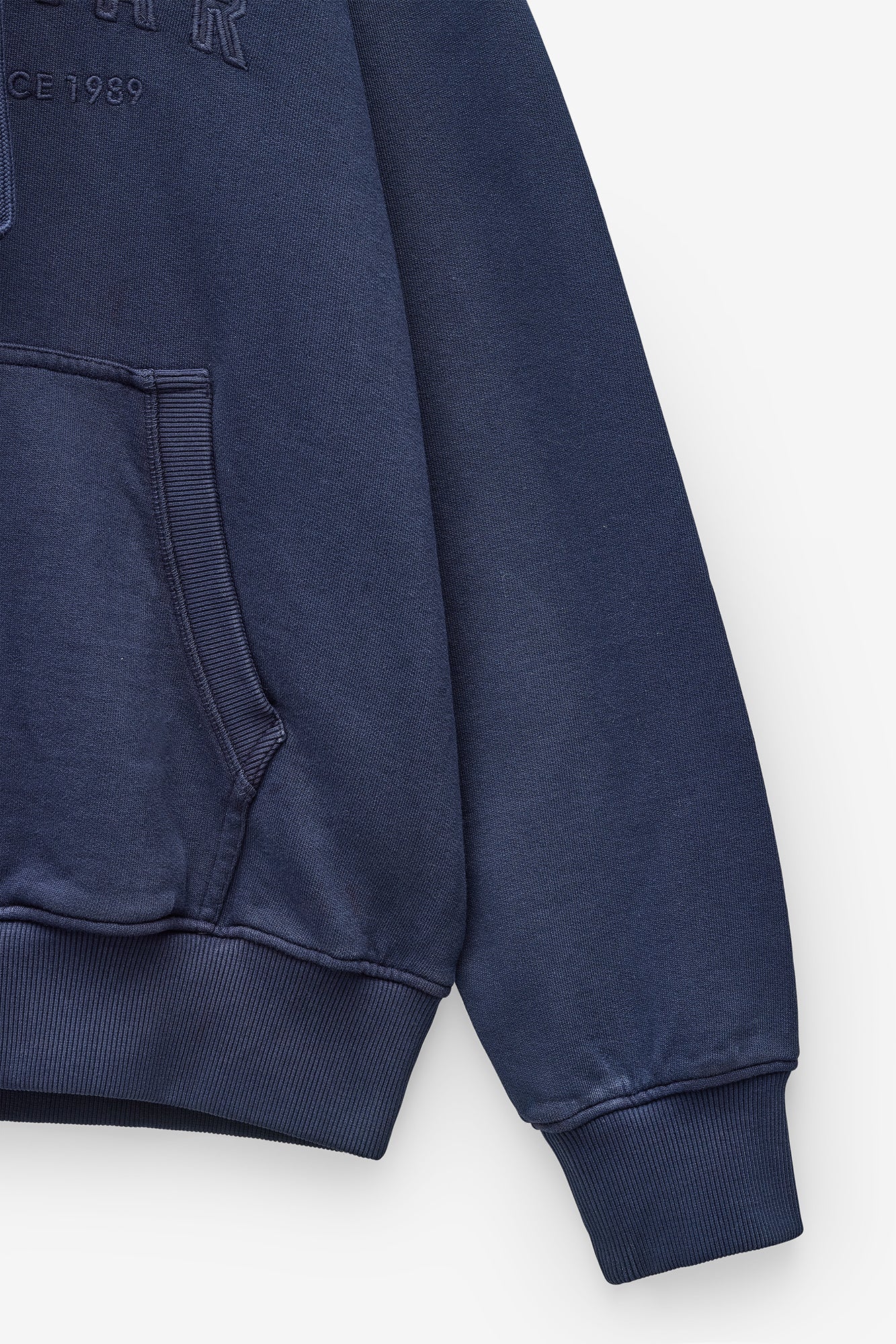 SWEATSHIRT COM CAPUZ COM BORDADO QUEBRAMAR