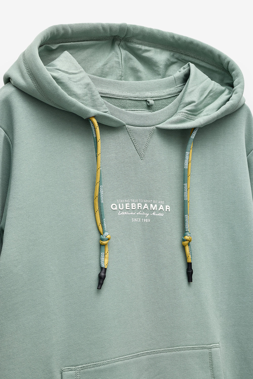 SWEATSHIRT COM CAPUZ E BORDADO
