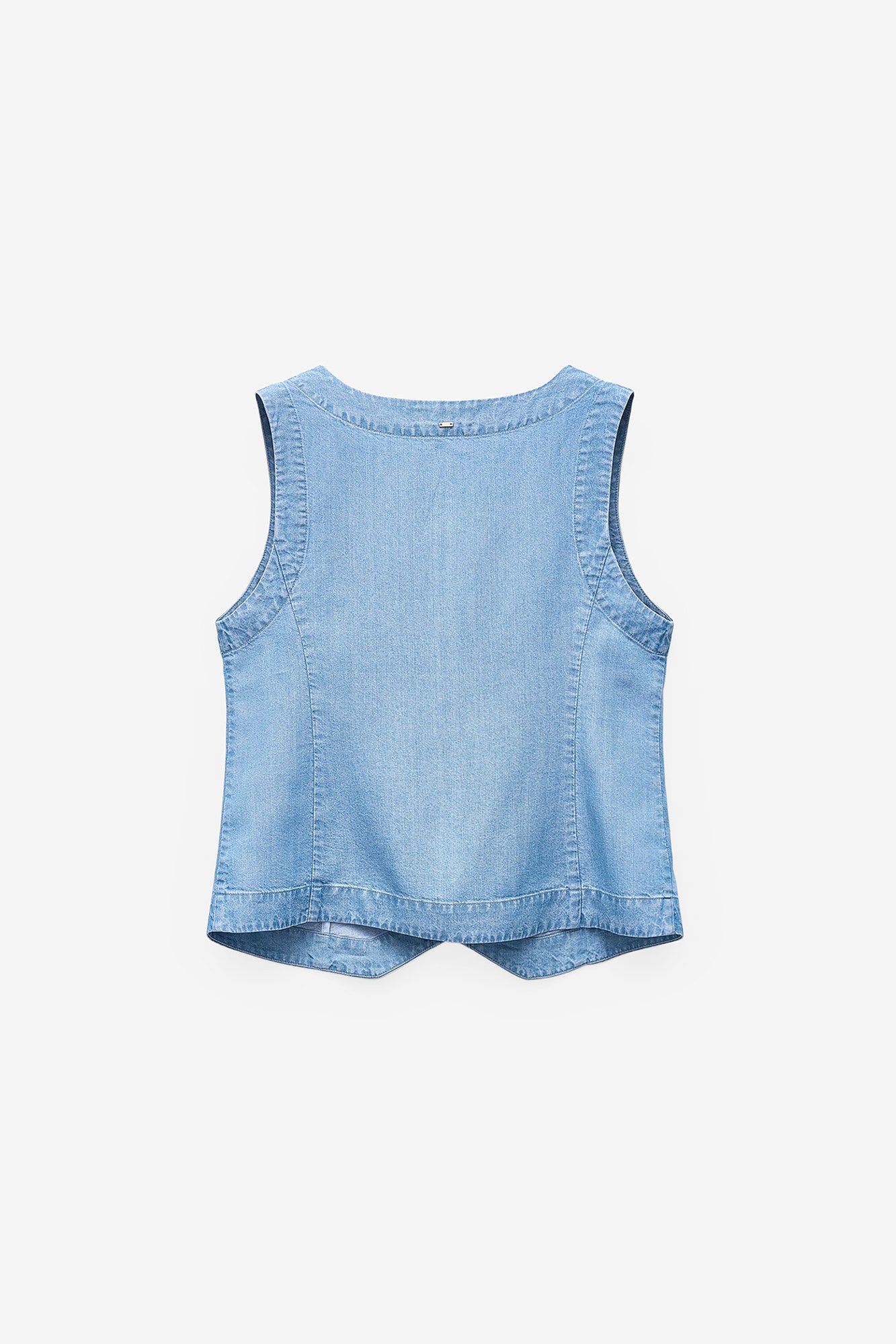 TOP COM BOTÕES EM CHAMBRAY
