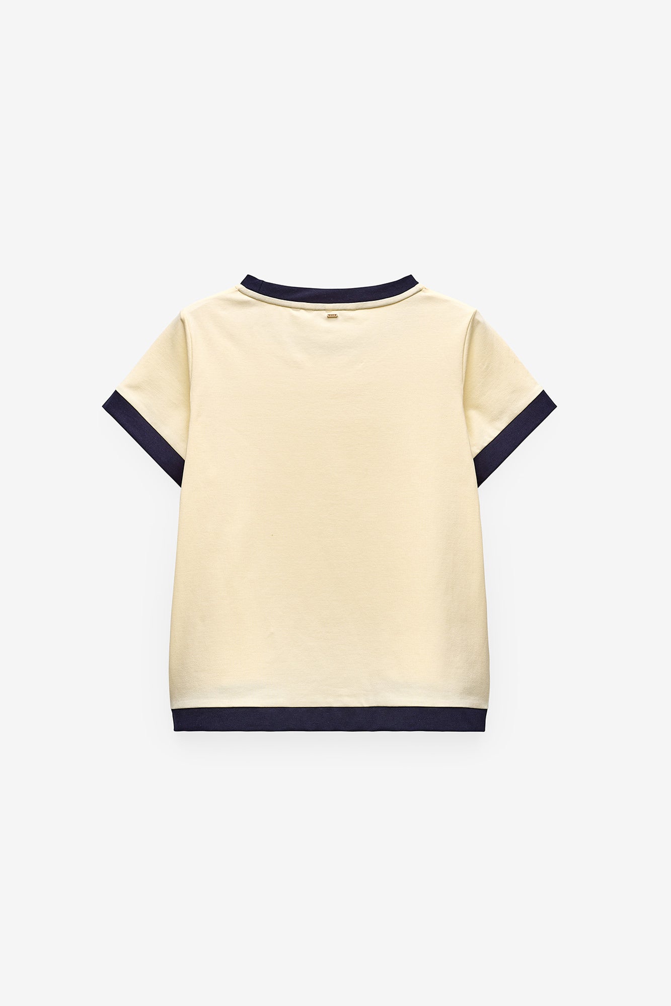 T SHIRT COM CÓS E PUNHOS EM CONTRASTE