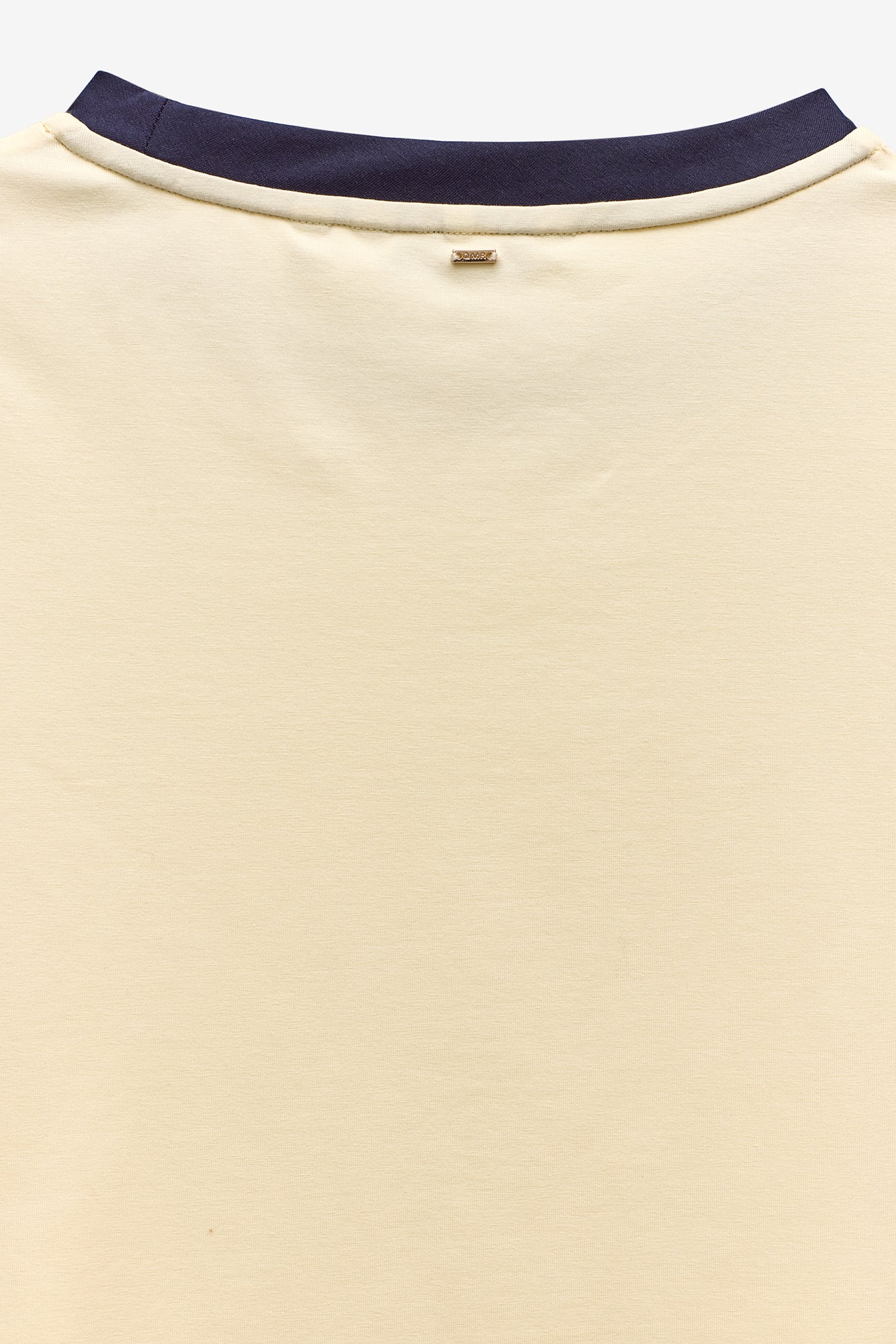 T SHIRT COM CÓS E PUNHOS EM CONTRASTE