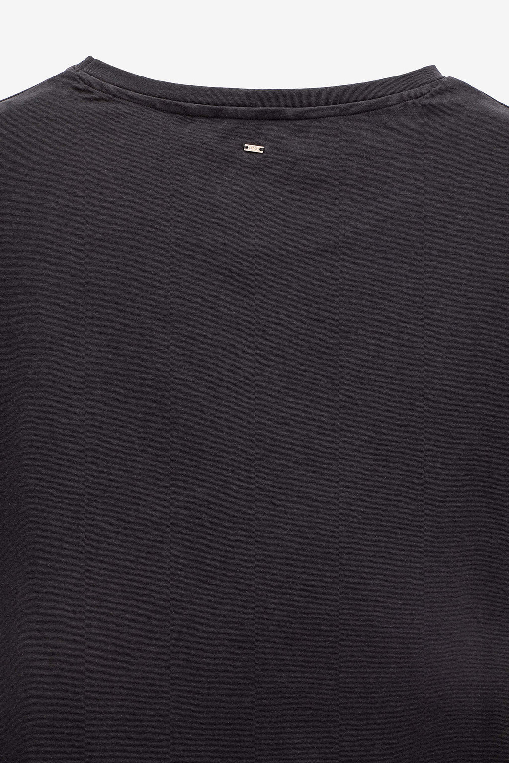 CAMISETA CON BOLSILLO BORDADO