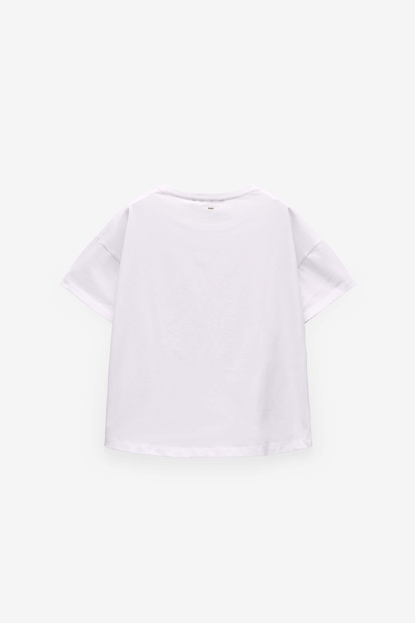T-SHIRT COM BOLSO BORDADO