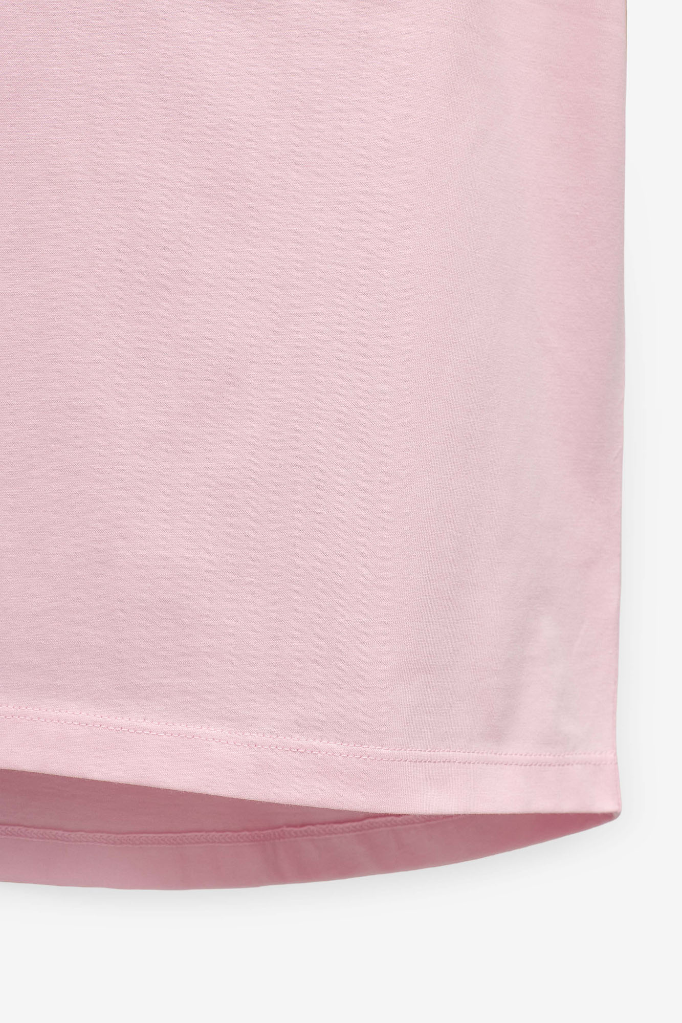 T-SHIRT COM BOLSO BORDADO