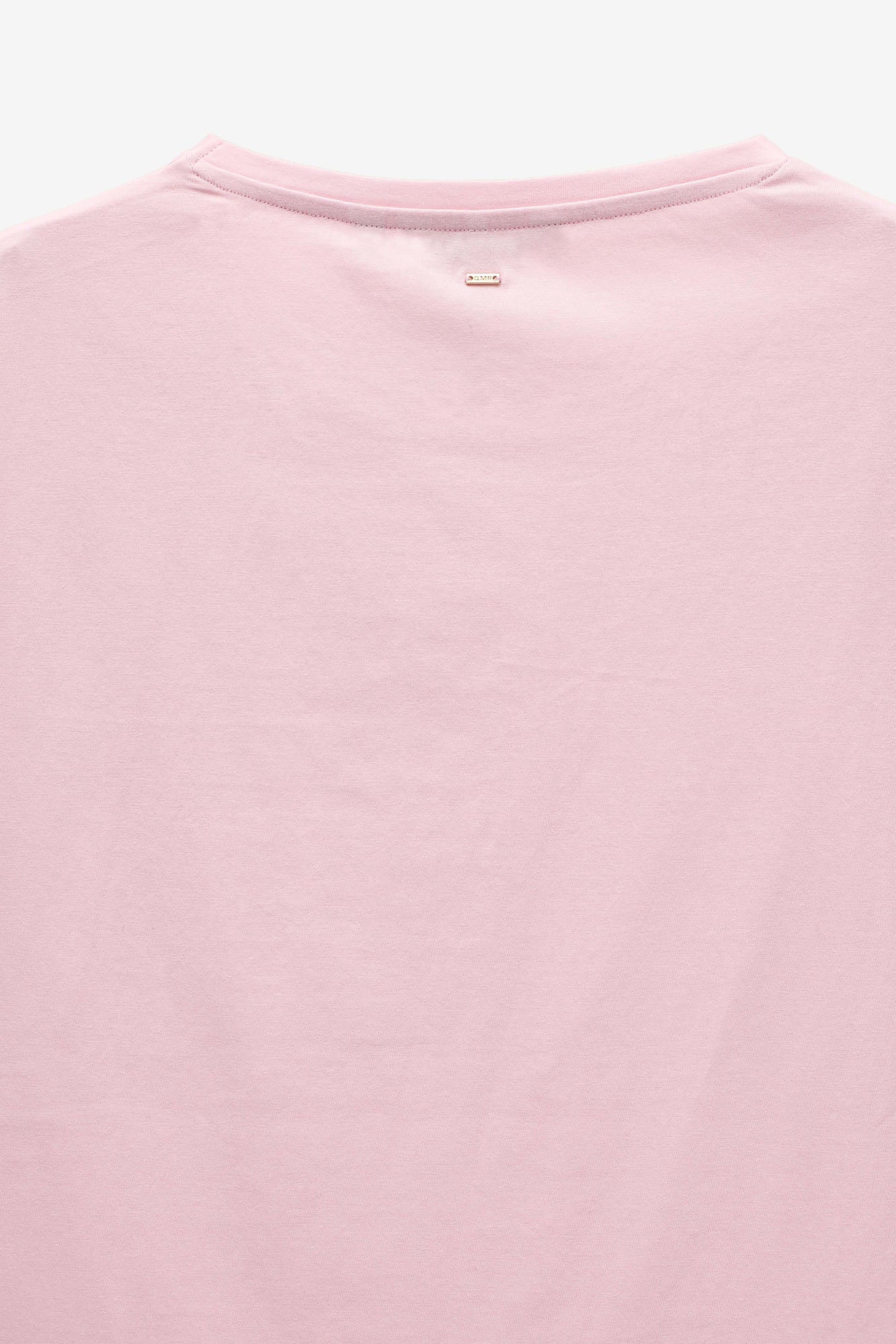T-SHIRT COM BOLSO BORDADO