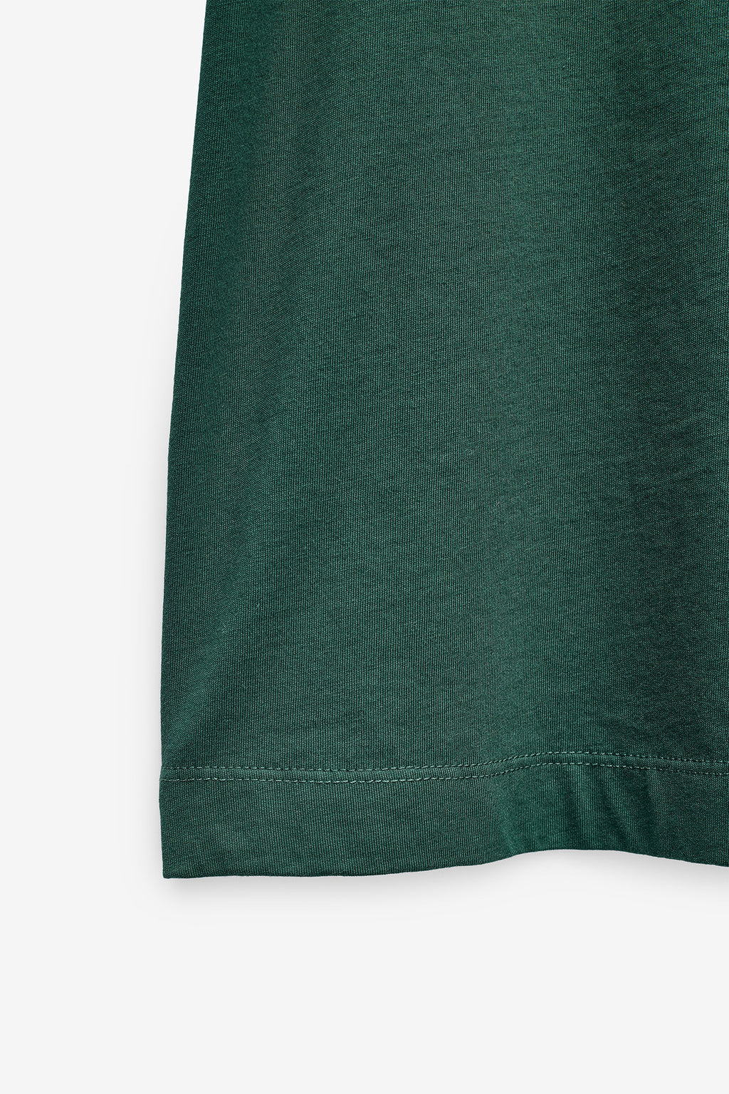 T-SHIRT COM FOLHO NA MANGA