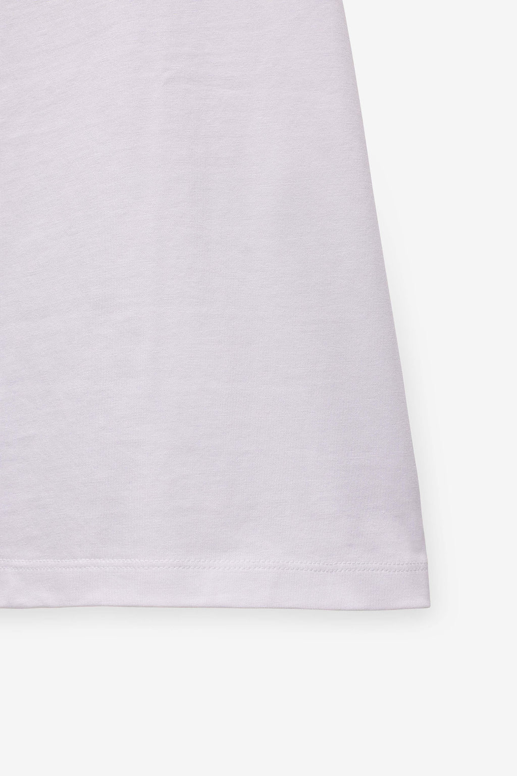 T-SHIRT COM APLICAÇÕES DE RENDA