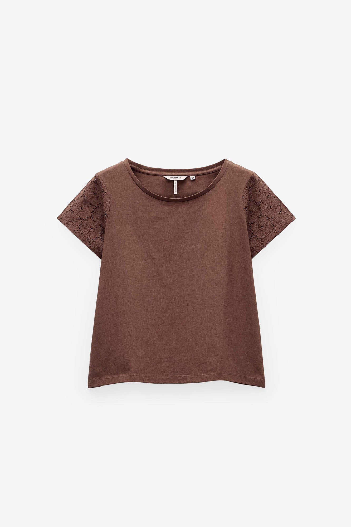 T-SHIRT COM APLICAÇÕES DE RENDA