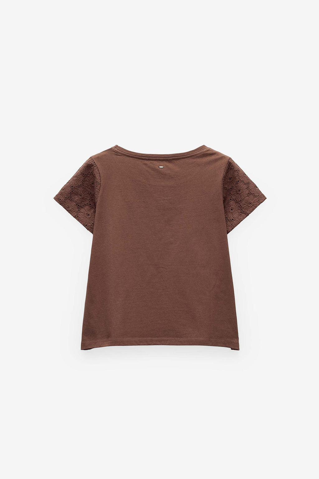 T-SHIRT COM APLICAÇÕES DE RENDA