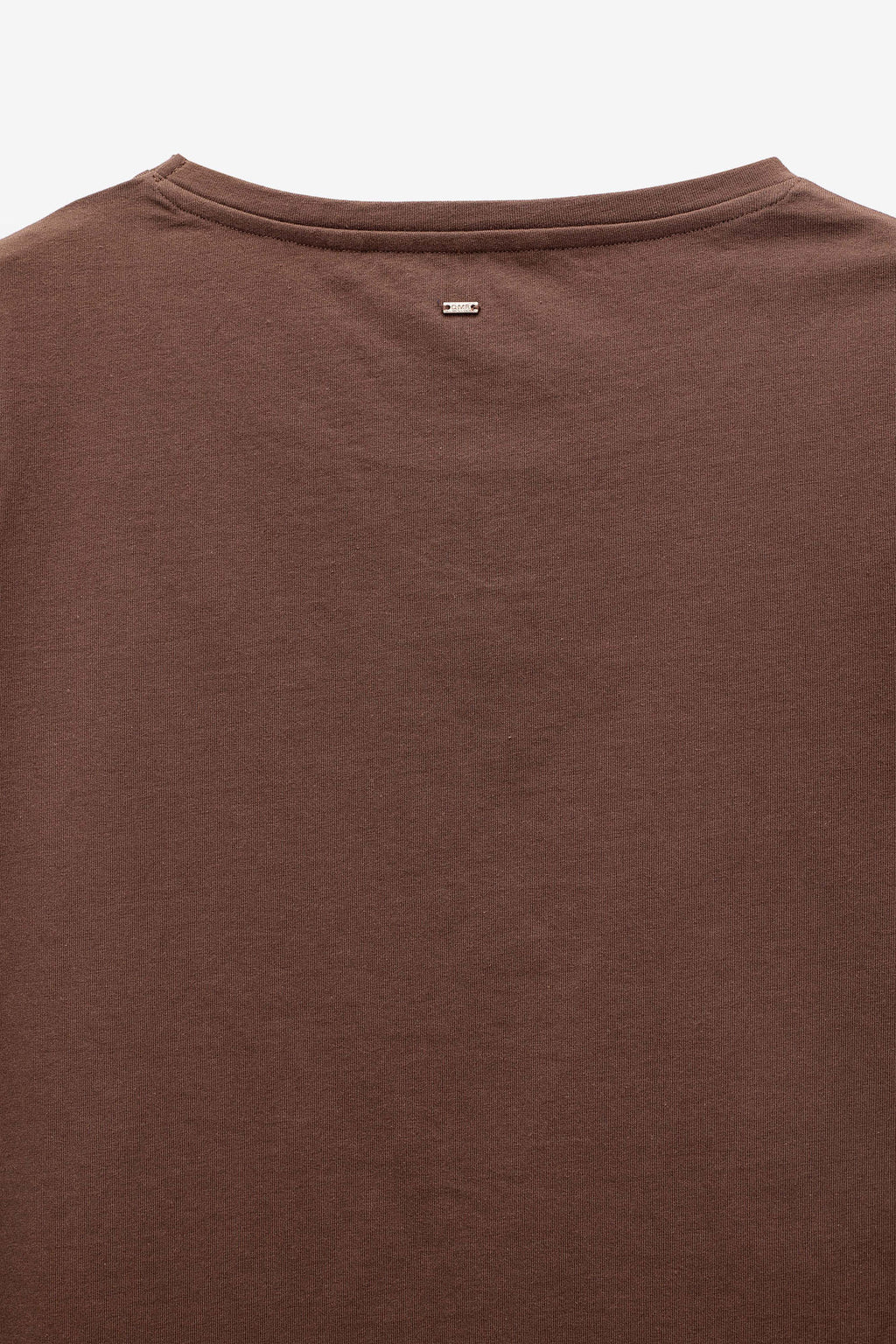 T-SHIRT COM APLICAÇÕES DE RENDA