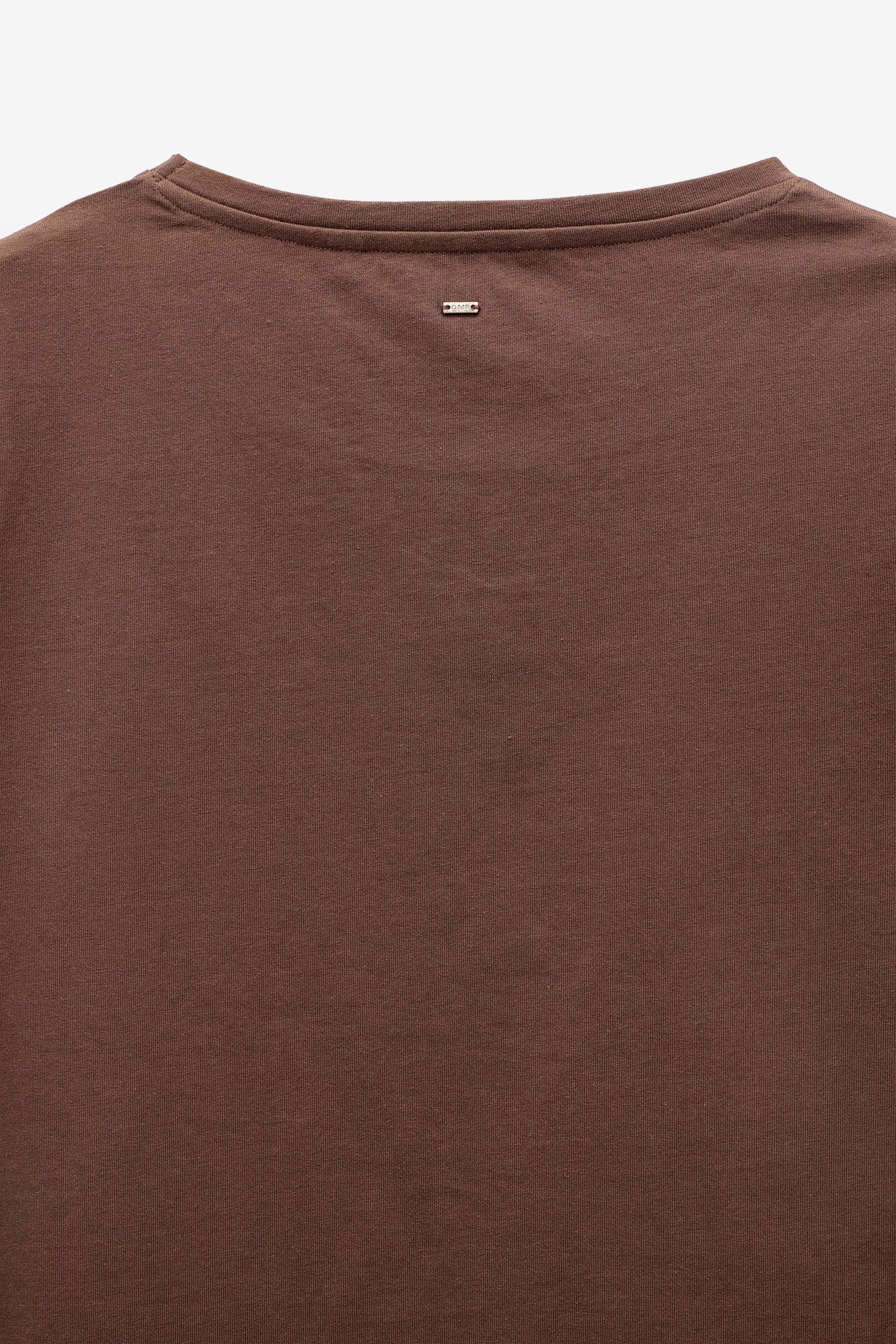 T-SHIRT COM APLICAÇÕES DE RENDA