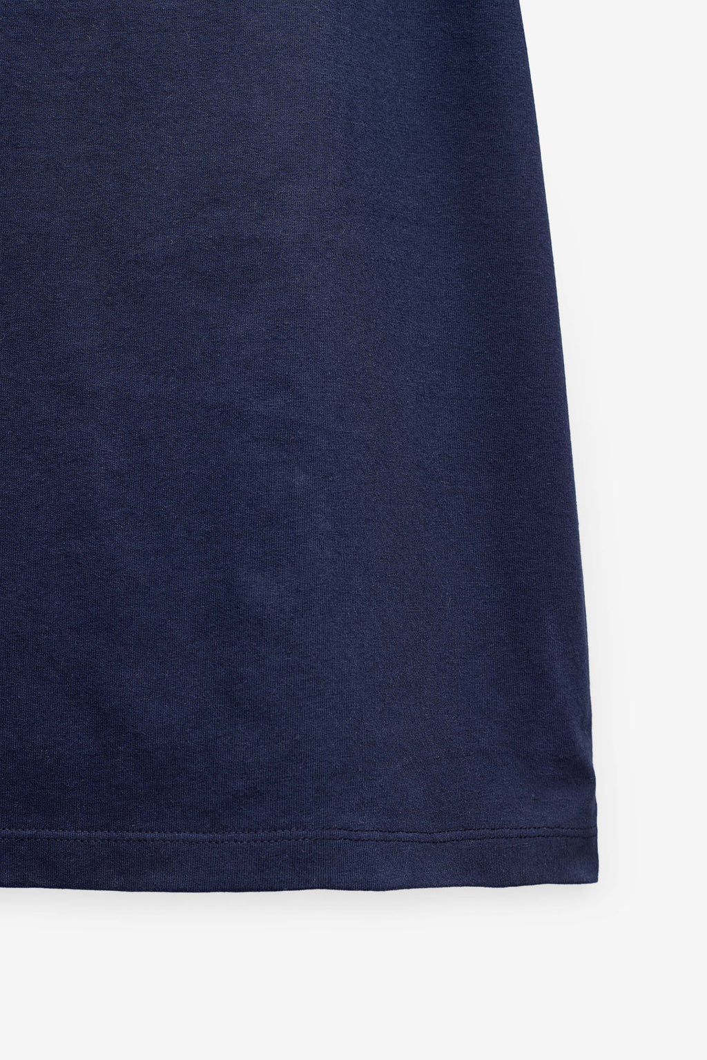 T-SHIRT COM APLICAÇÕES DE RENDA