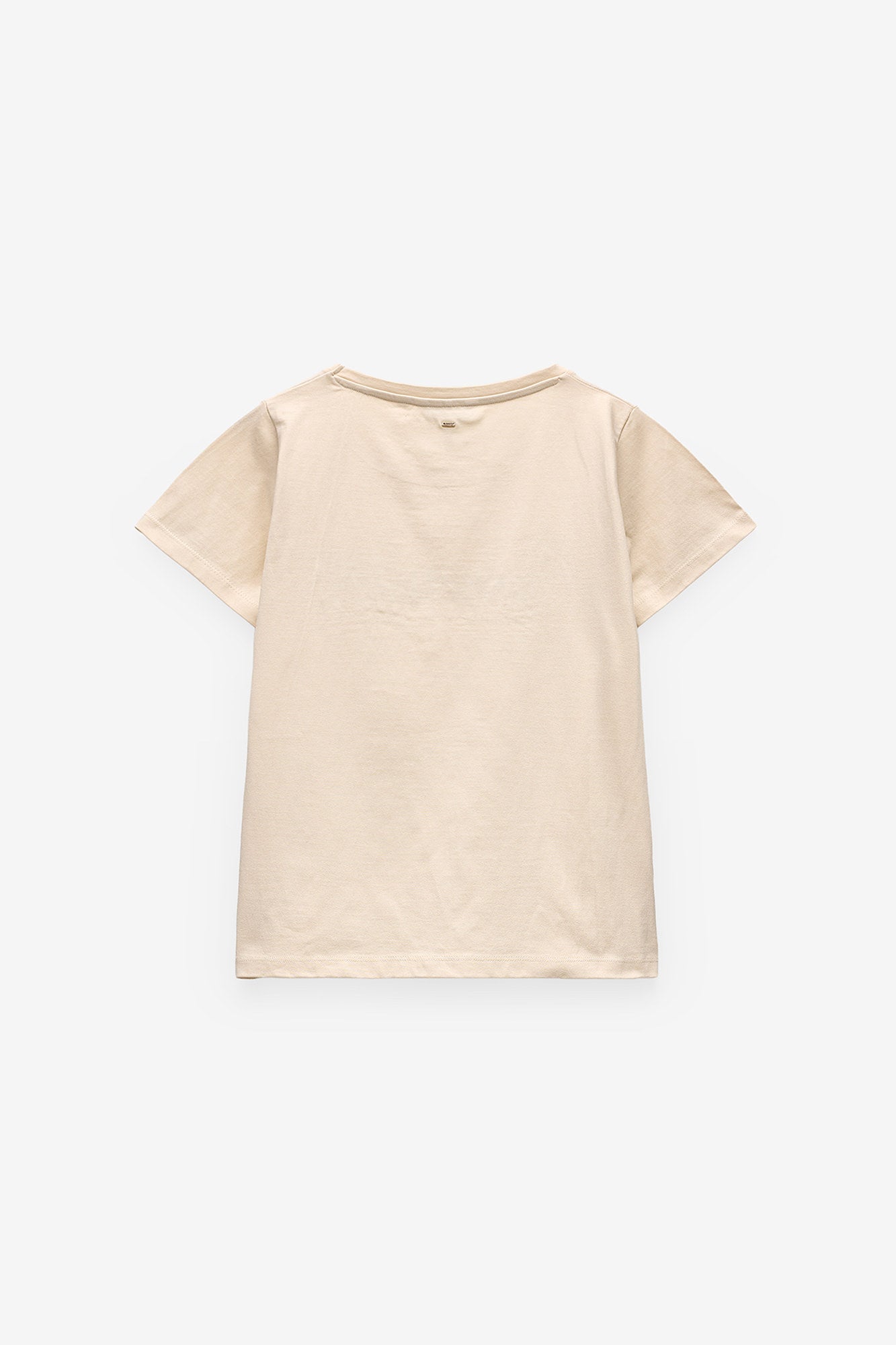 T-SHIRT COM BORDADO E MISSANGAS