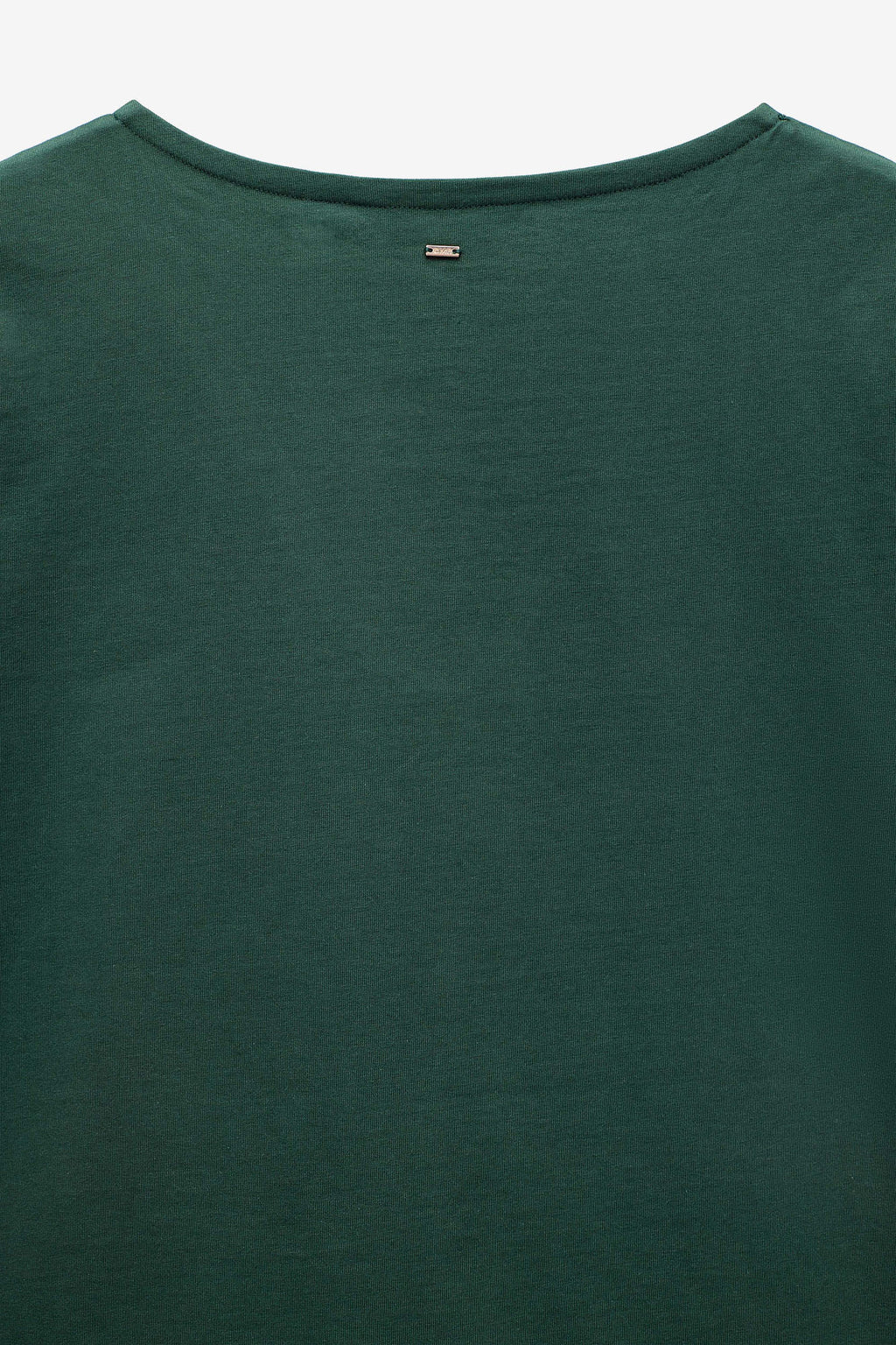 T-SHIRT COM APLICAÇÃO FITA DE REN