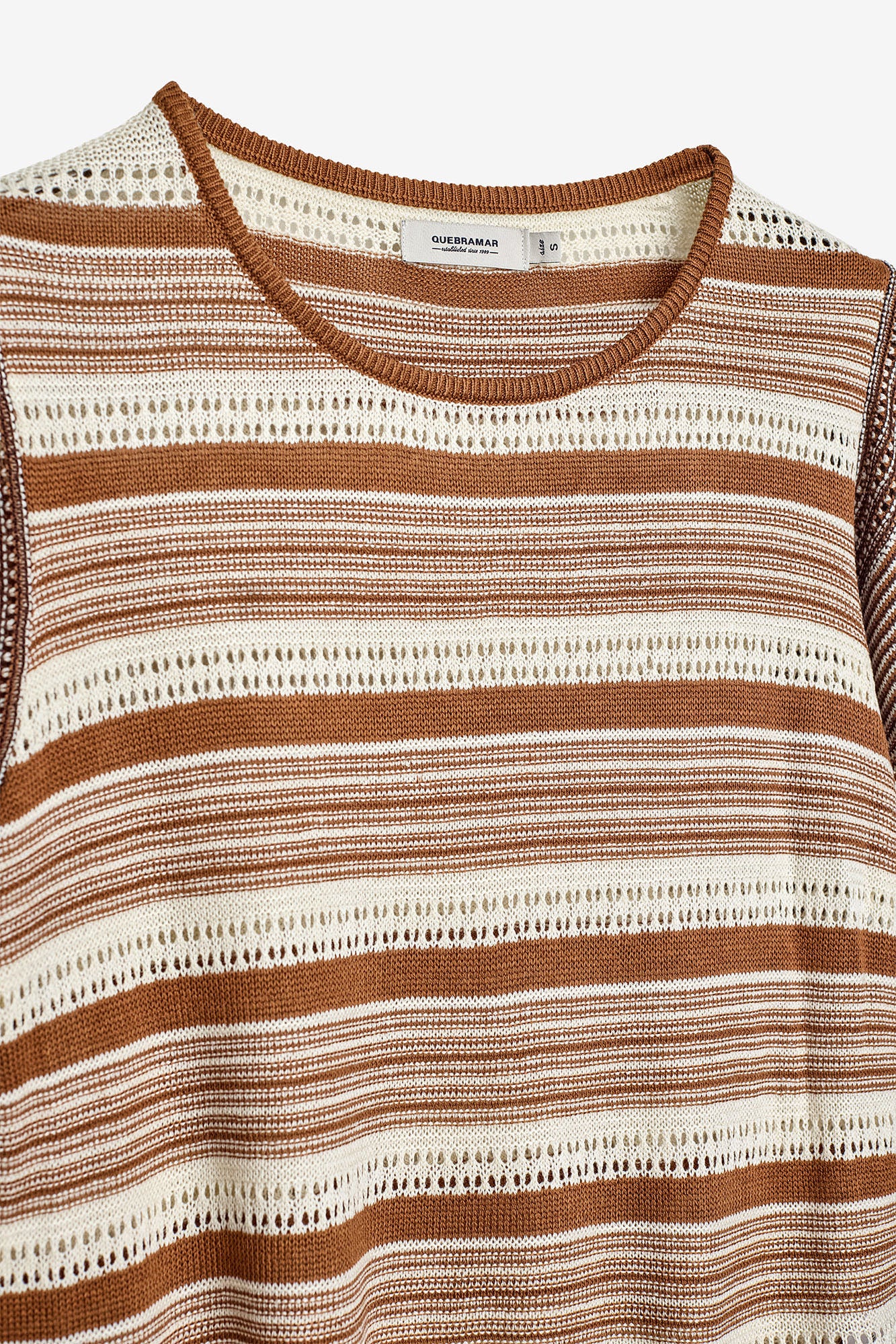 T-SHIRT EM MALHA