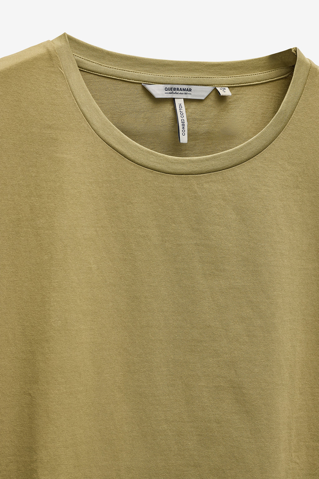 T-SHIRT COM APLICAÇÃO RENDA NAS MANGAS