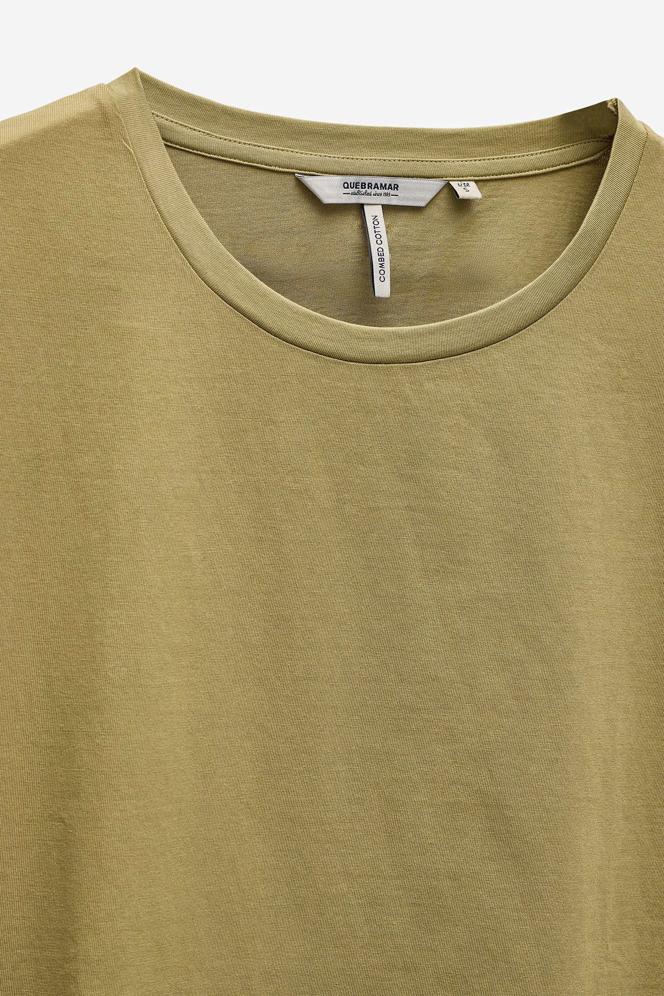 T-SHIRT COM APLICAÇÃO RENDA NAS MANGAS