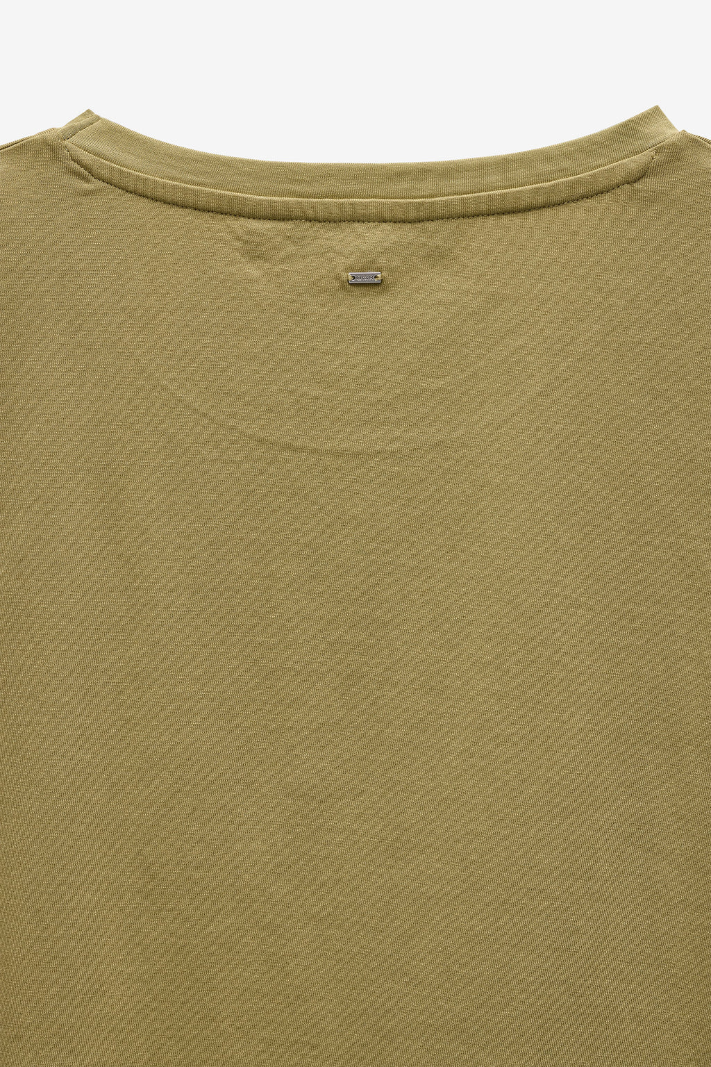 T-SHIRT COM APLICAÇÃO RENDA NAS MANGAS