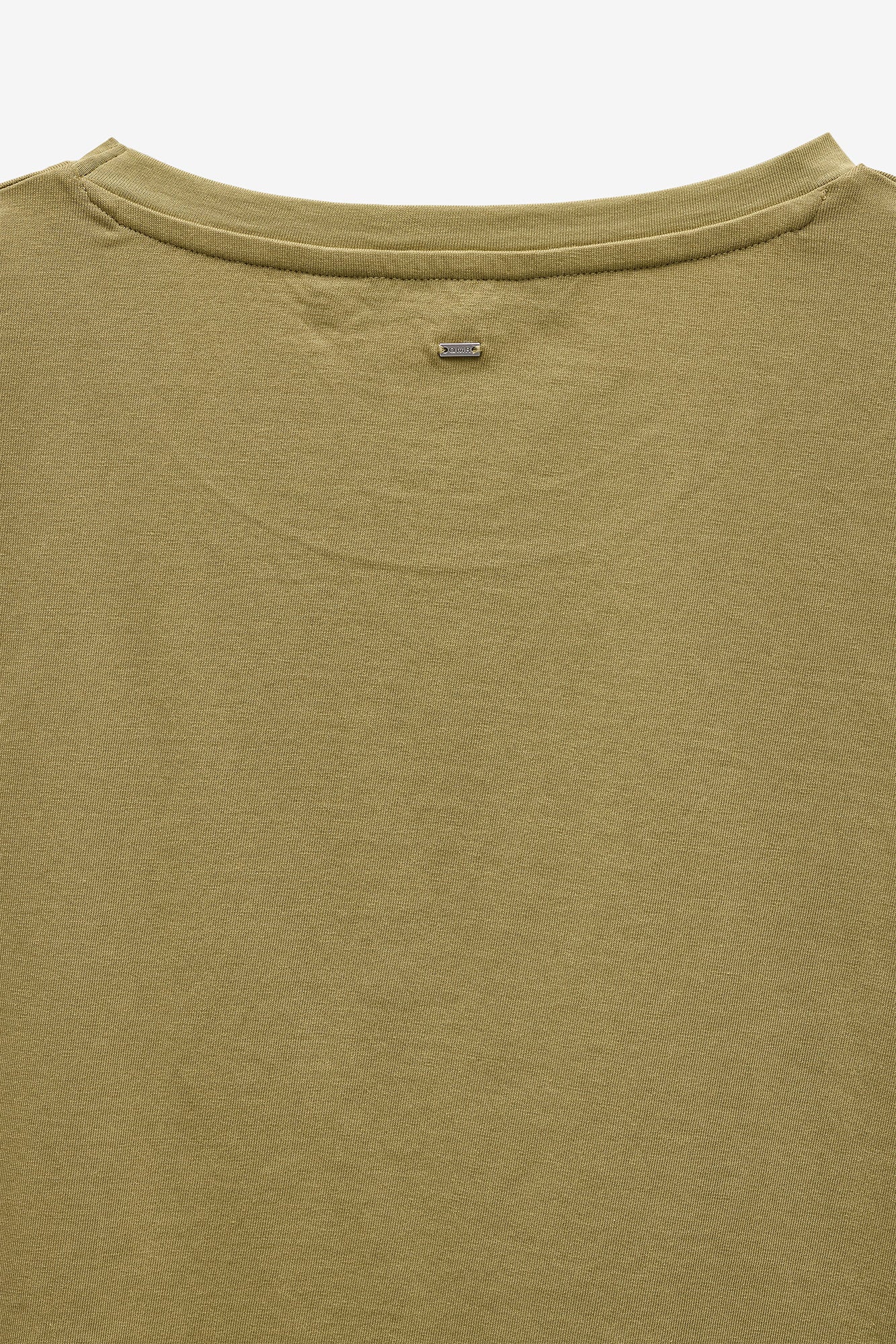 T-SHIRT COM APLICAÇÃO RENDA NAS MANGAS