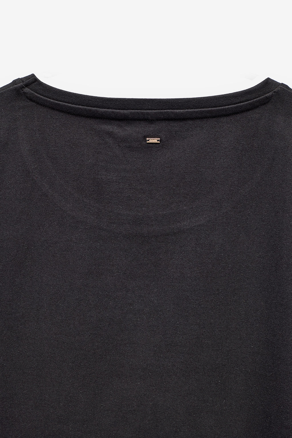 T-SHIRT COM APLICAÇÕES