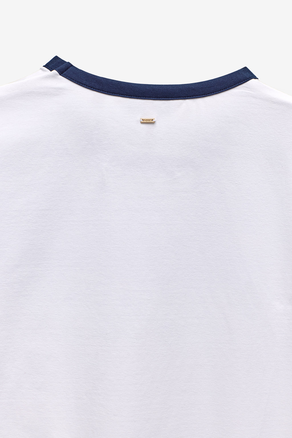 T-SHIRT COM ESTAMPADO QUEBRAMAR