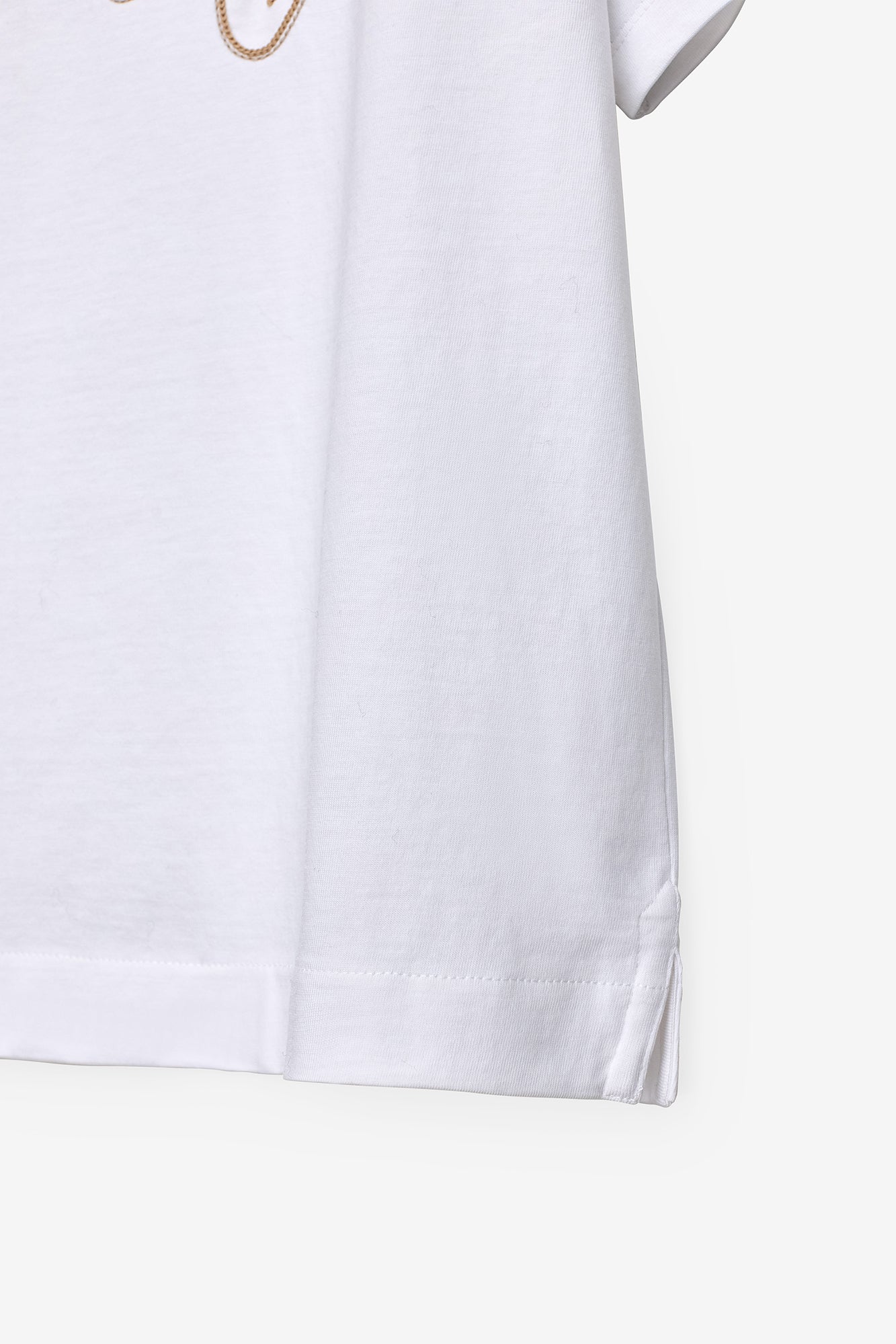 T-SHIRT COM BORDADO