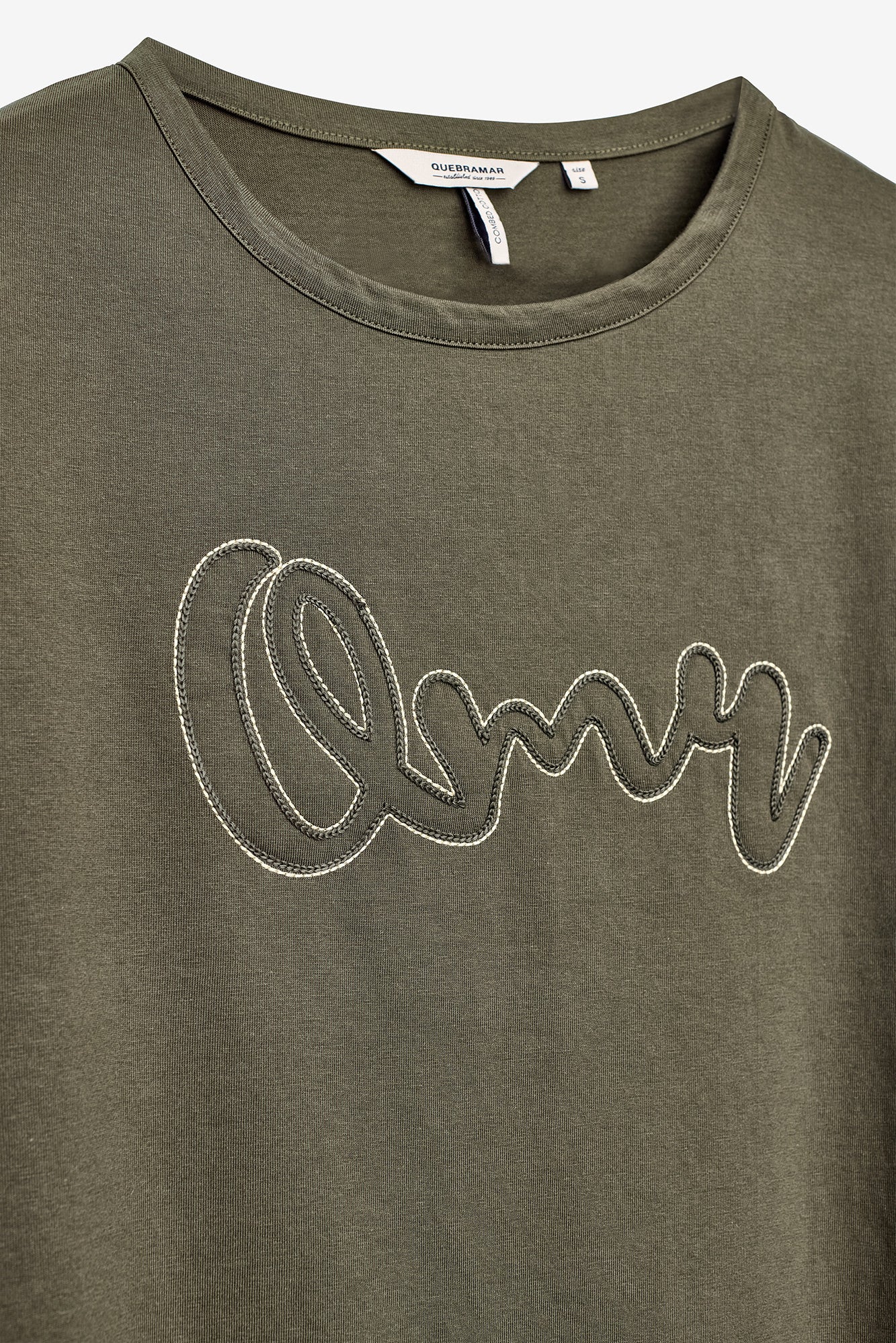 T-SHIRT COM BORDADO