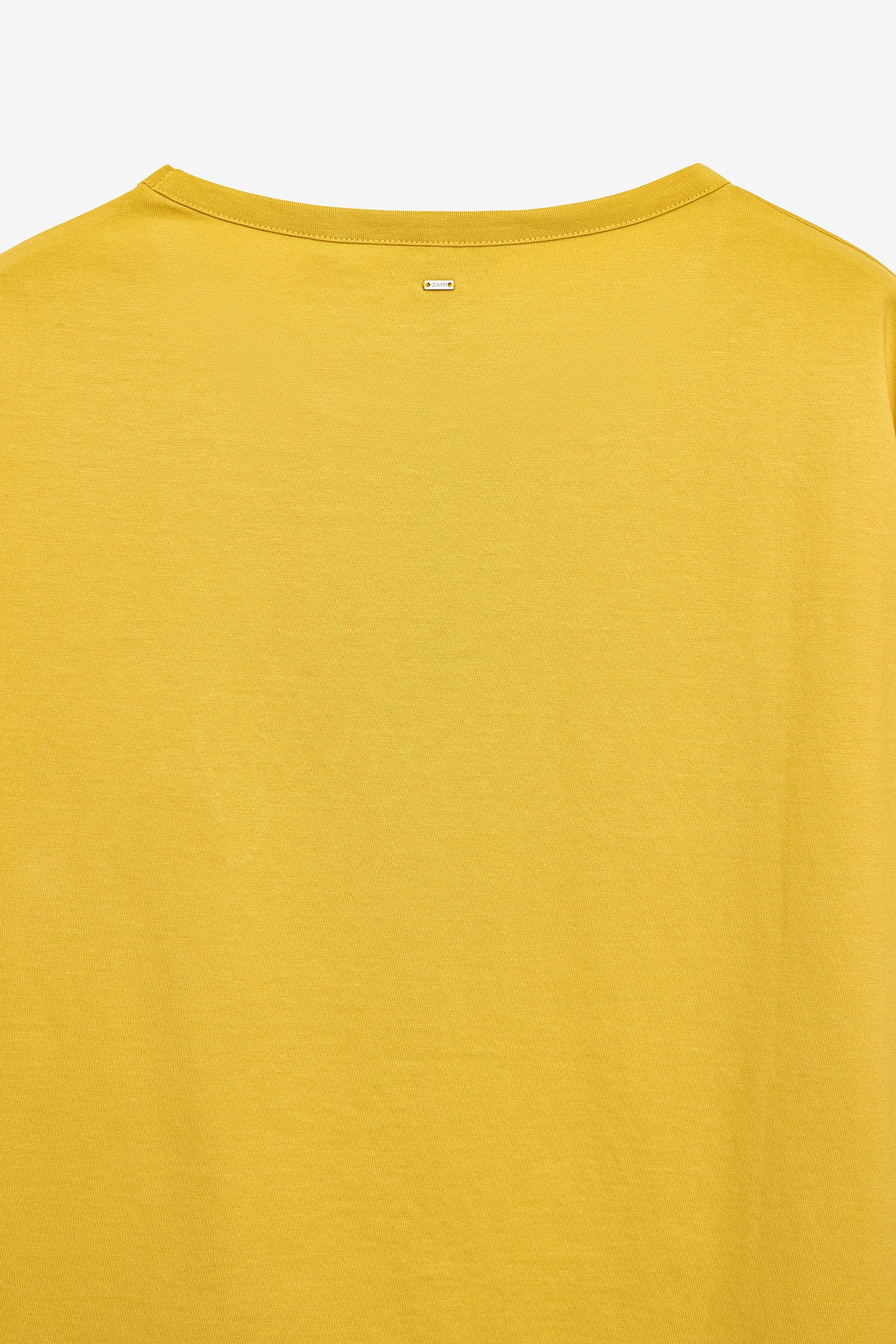 T-SHIRT COM BORDADO