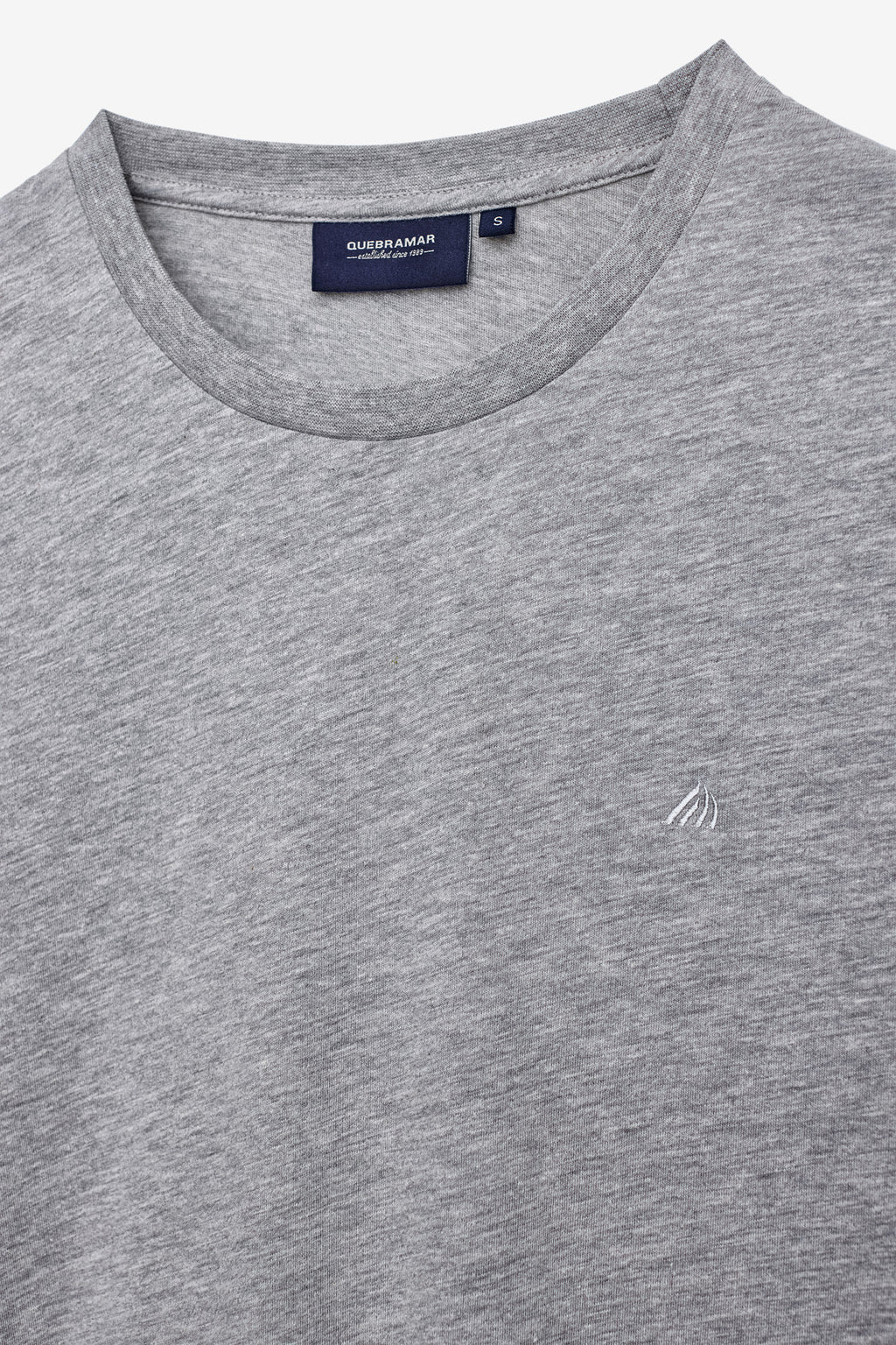 T-SHIRT BÁSICA COM LOGO