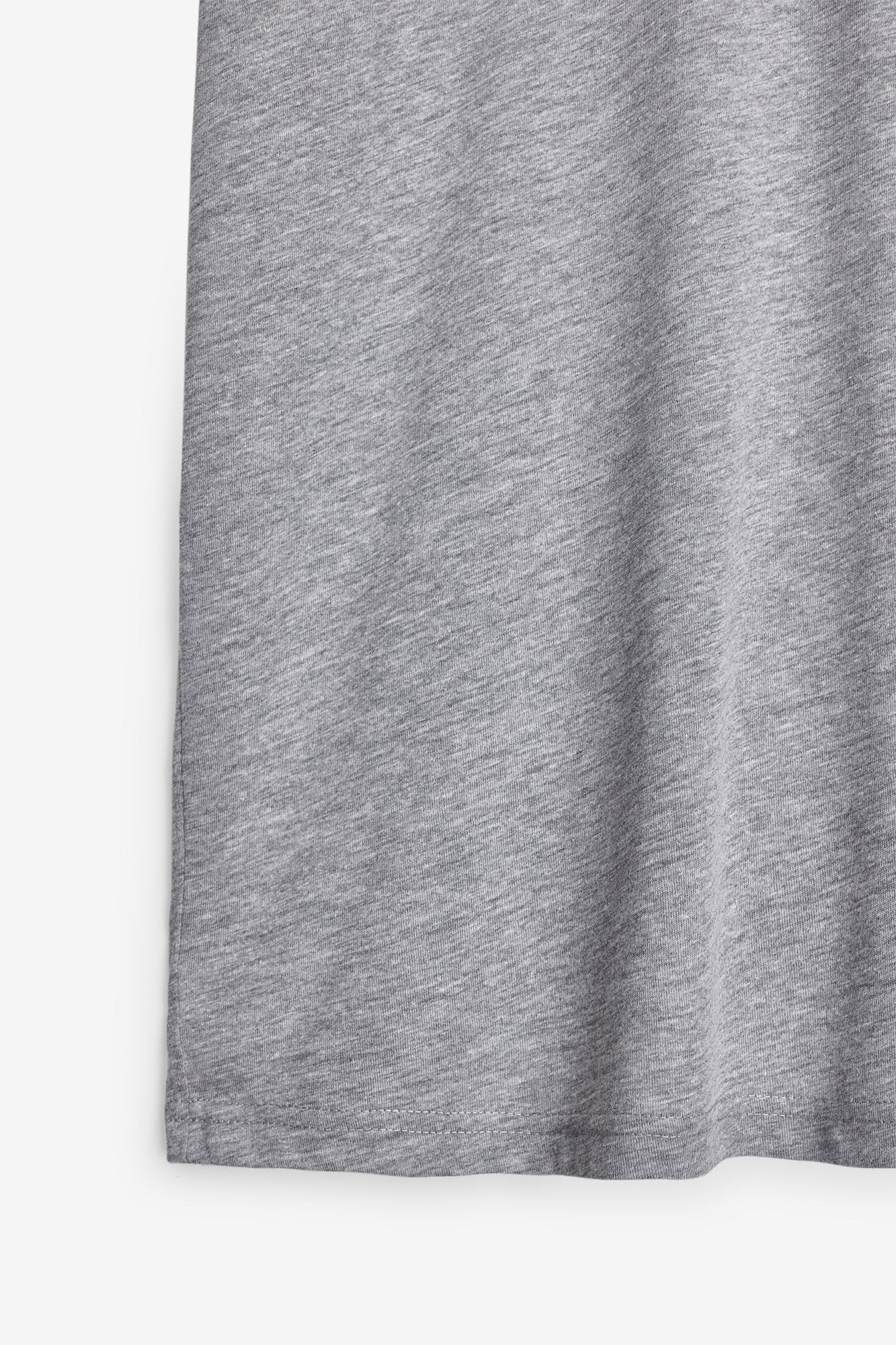 T-SHIRT BÁSICA COM LOGO