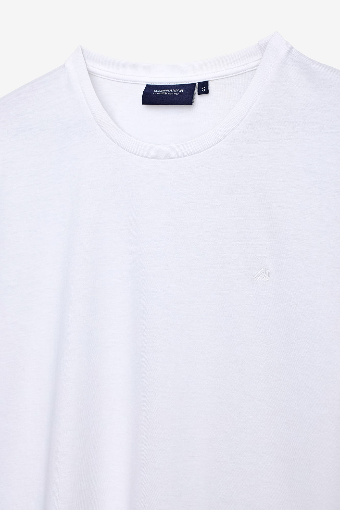 T-SHIRT BÁSICA COM LOGO