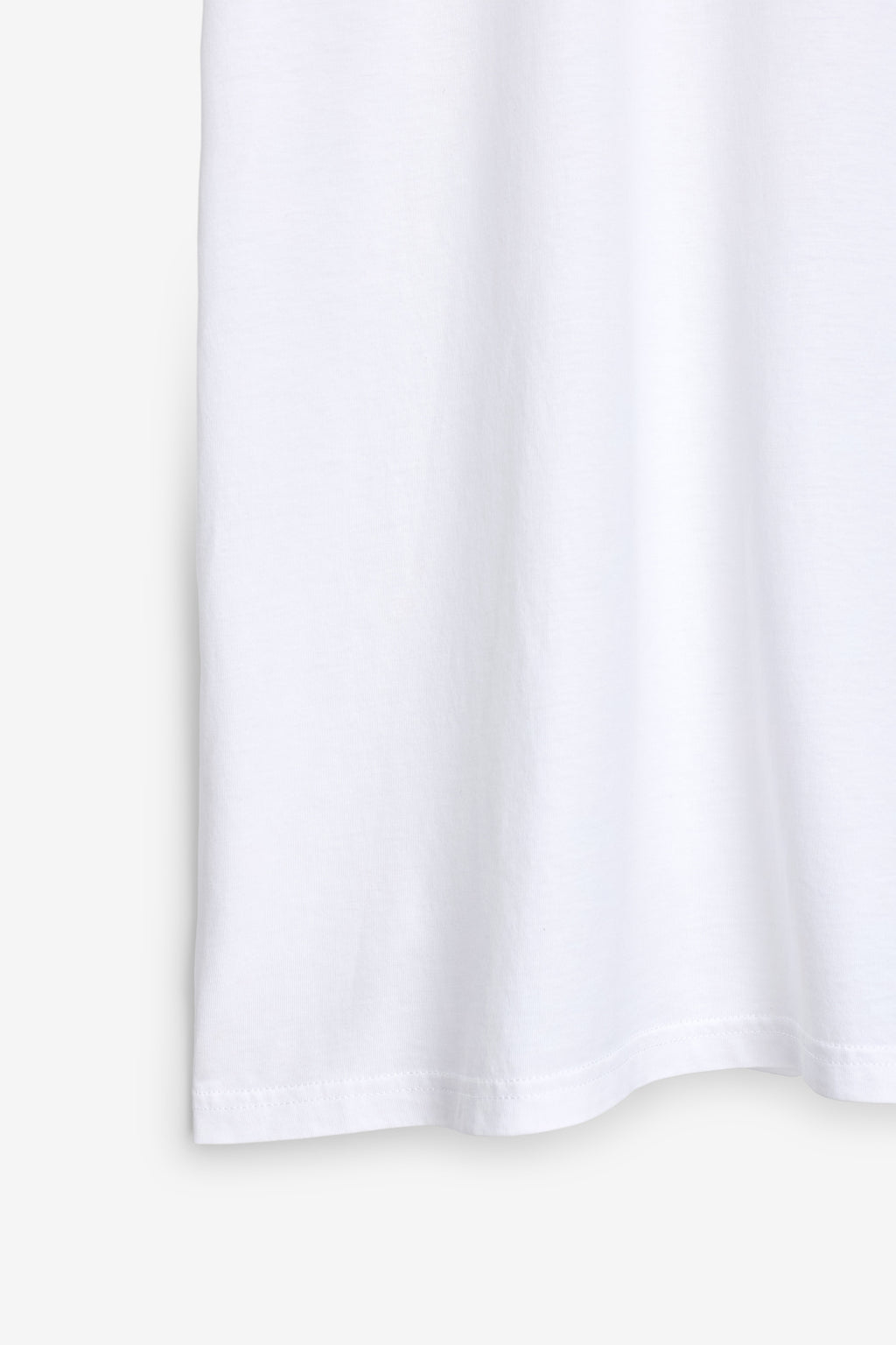 T-SHIRT BÁSICA COM LOGO