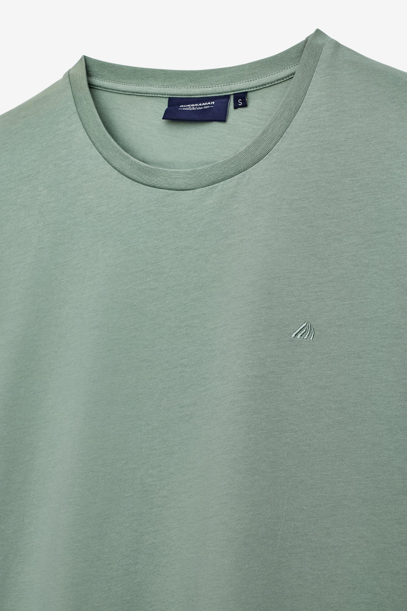 T-SHIRT BÁSICA COM LOGO