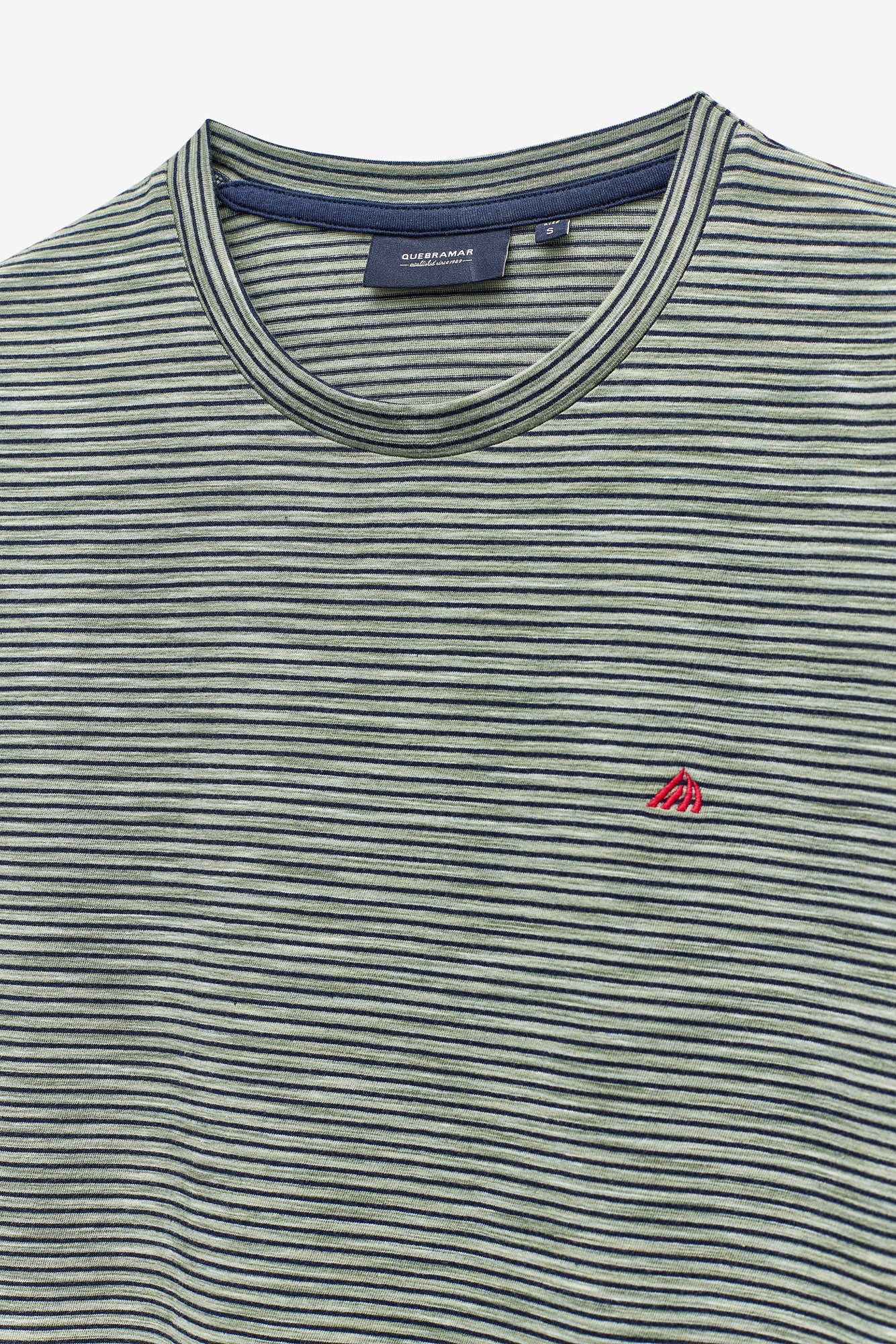 CAMISETA DE RAYAS CON LOGO A CONTRASTE