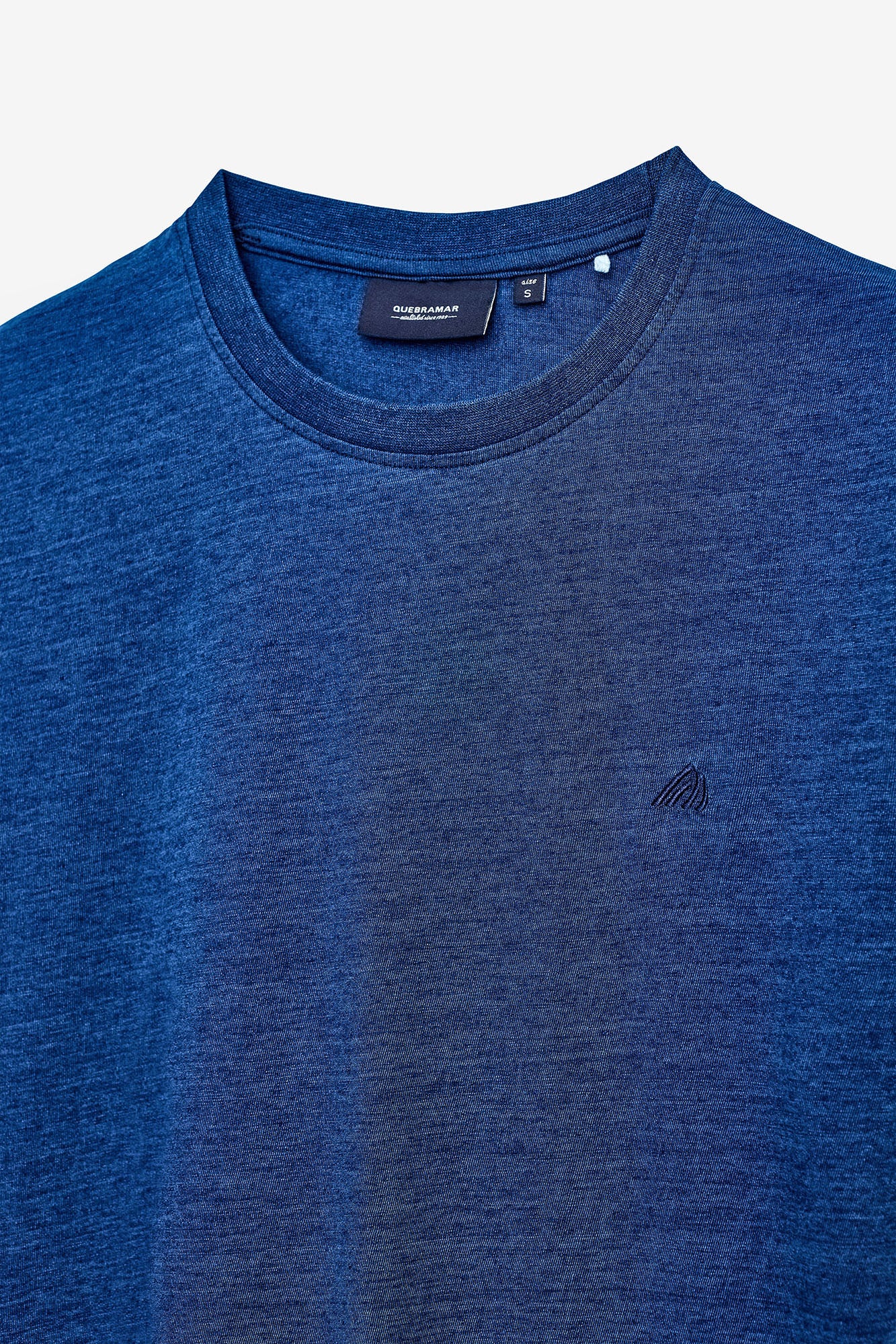 T-SHIRT DENIM LOOK