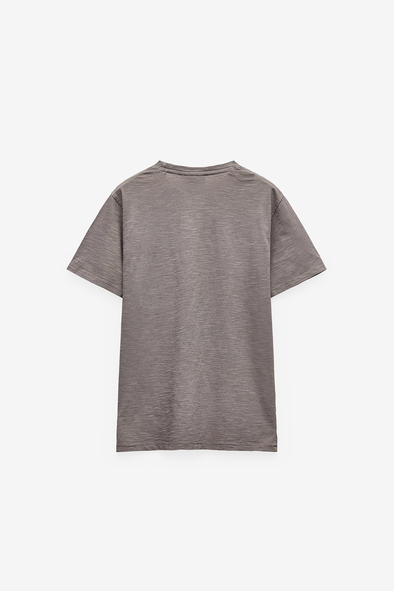 T-SHIRT EM SLUB LAVADA COM BOLSO