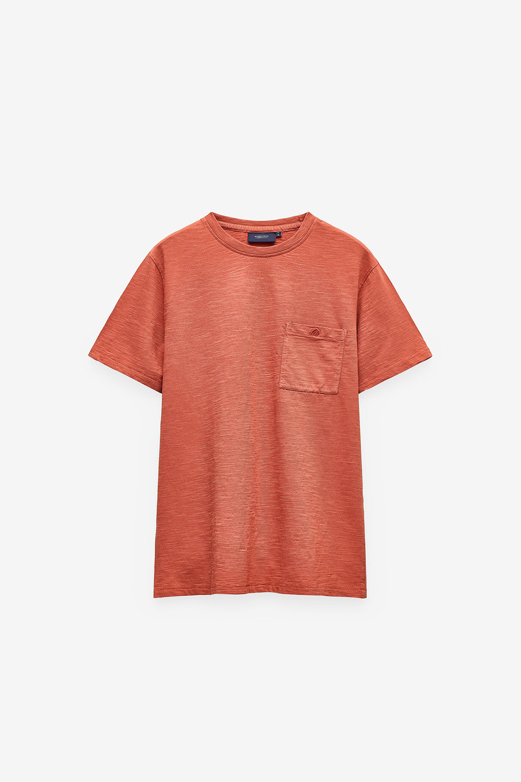 T-SHIRT EM SLUB LAVADA COM BOLSO